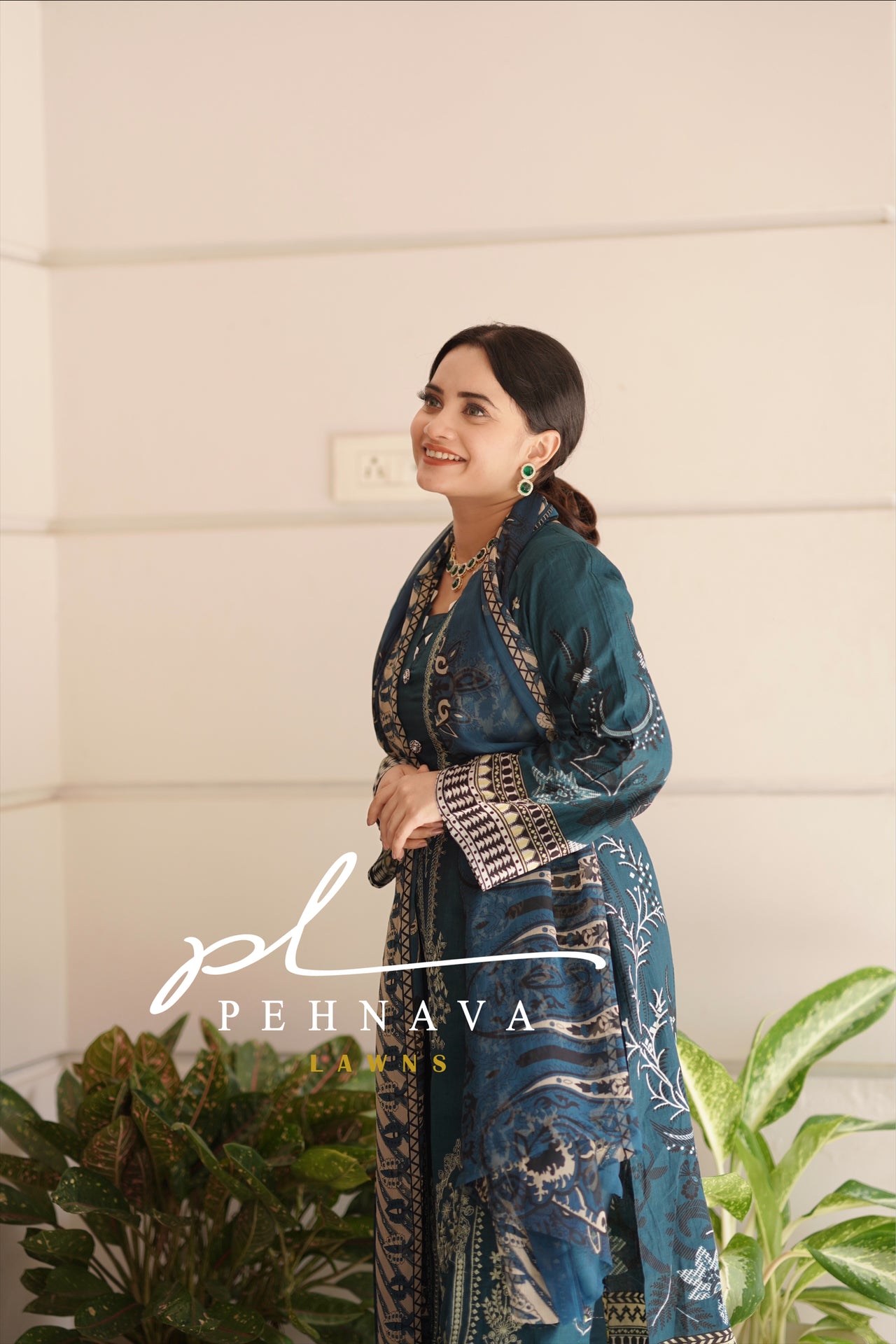 Embroidered cotton suit with chiffon dupatta -  3375