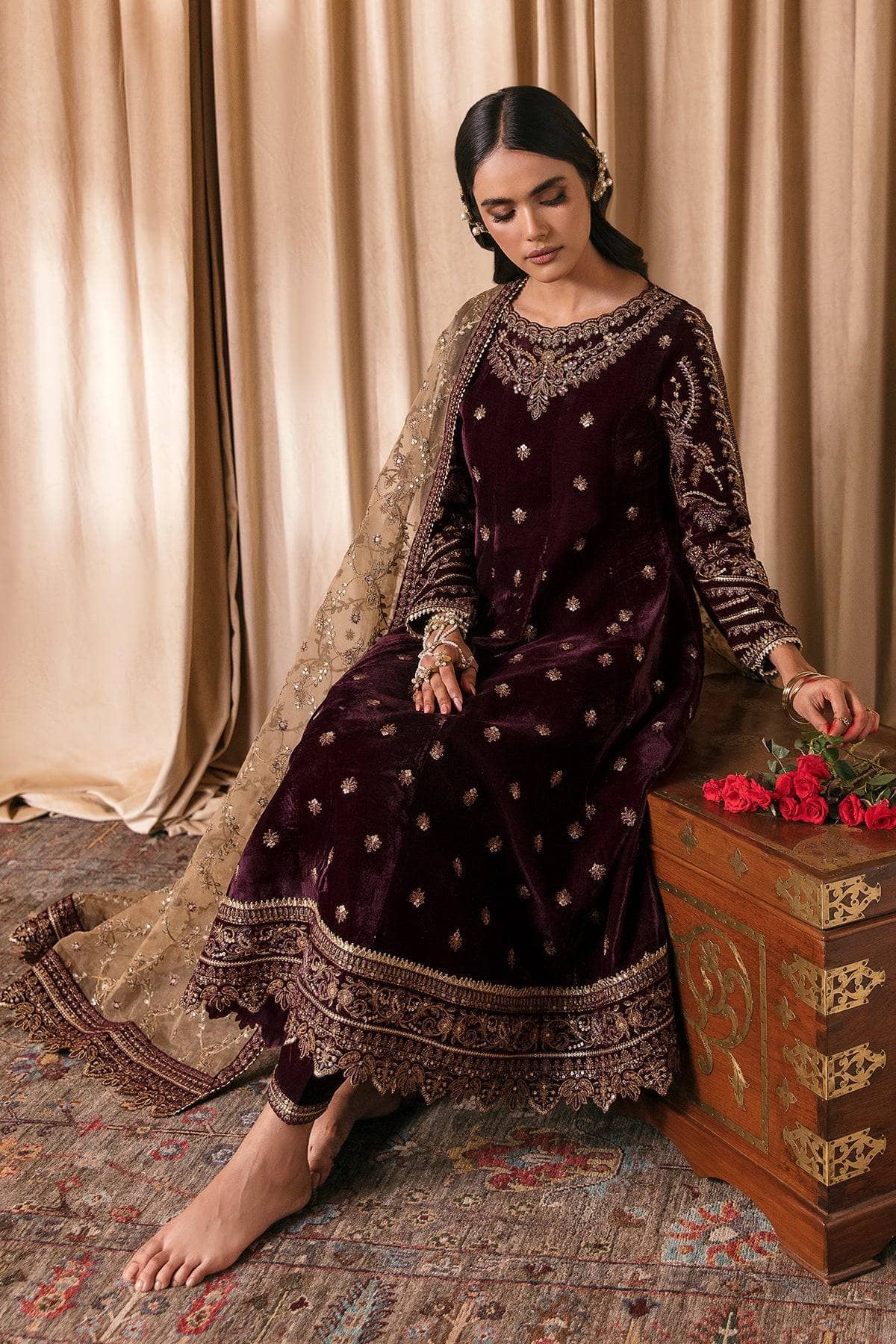 Embroidered velvette suit-1458