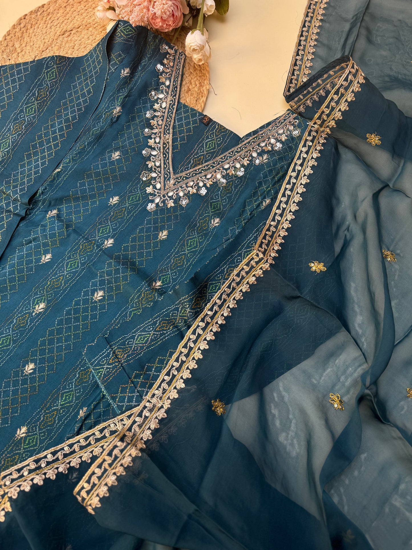 Russian jacquard suit with organza dupatta