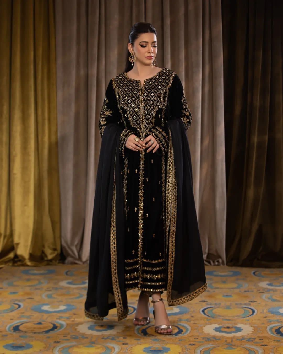 Embroidered velvette suit (black)-1151