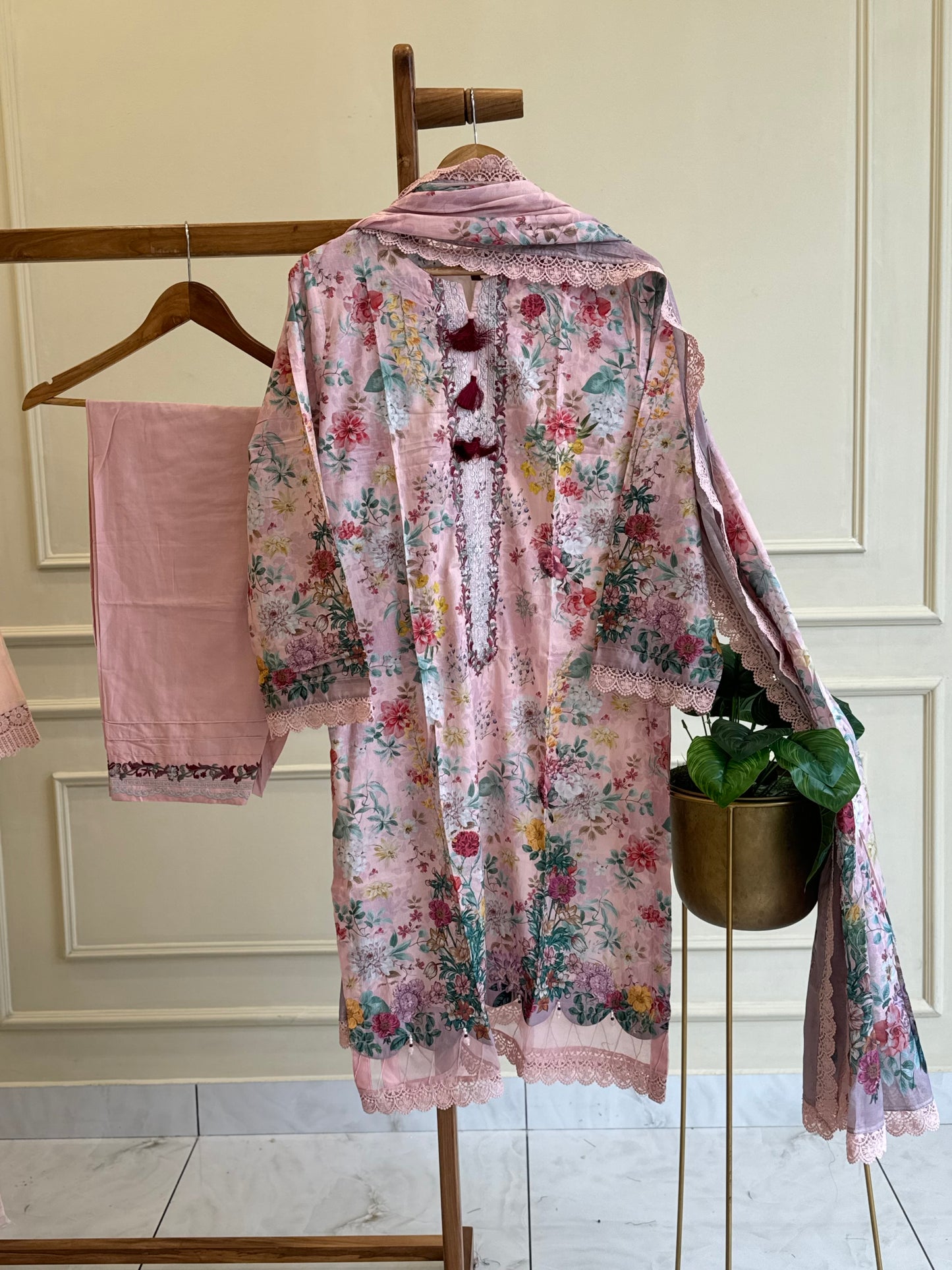 Khaadi Classic Embroidered Lawn Suit –pink floral size M