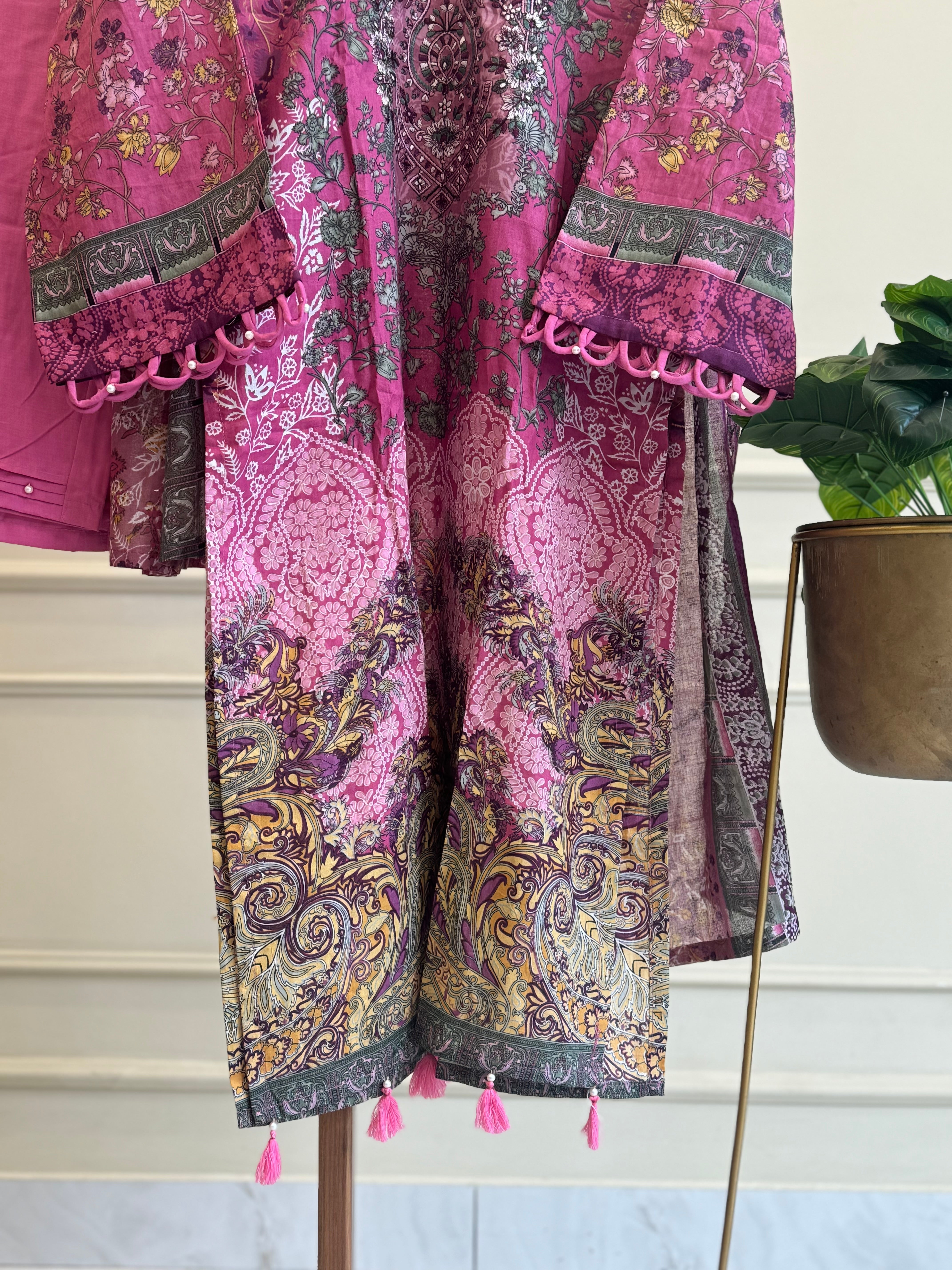 Embroidered casual suit with cotton embroidered dupatta-pink