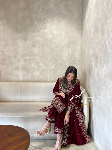 Embroidered velvette suit -32213