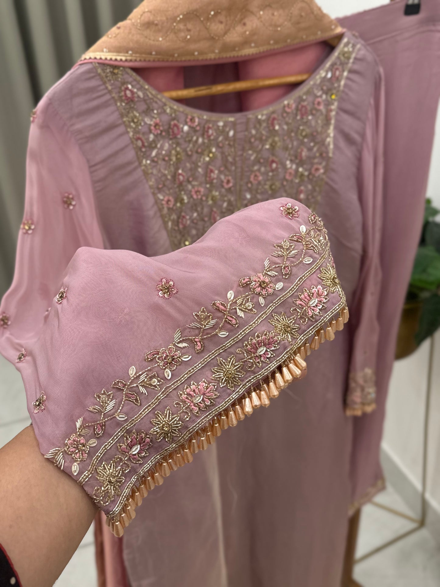 Pure Tissue hand embroidered suit with tissue dupatta H9669