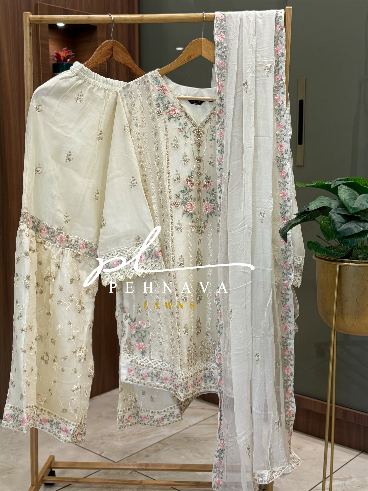 Embroidered chiffon suit with zardozi detailing-1151