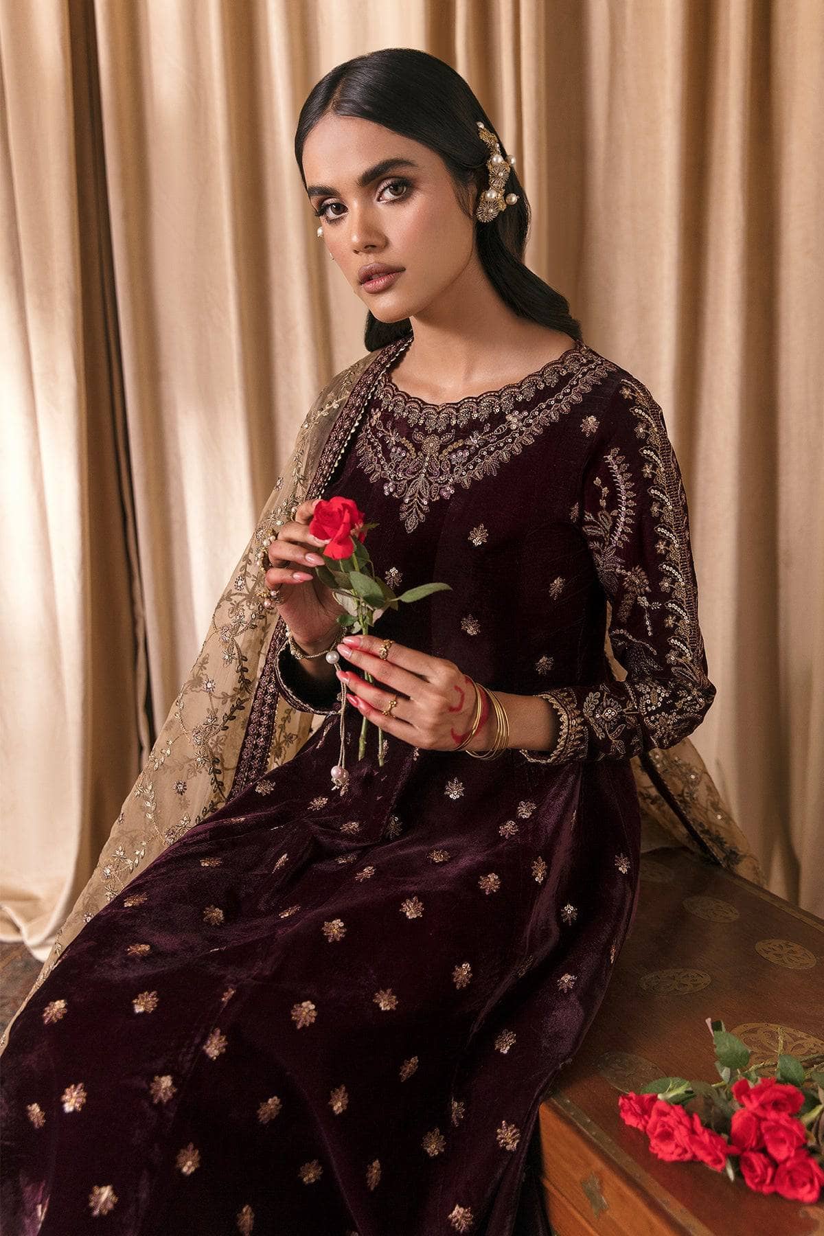 Embroidered velvette suit-1458