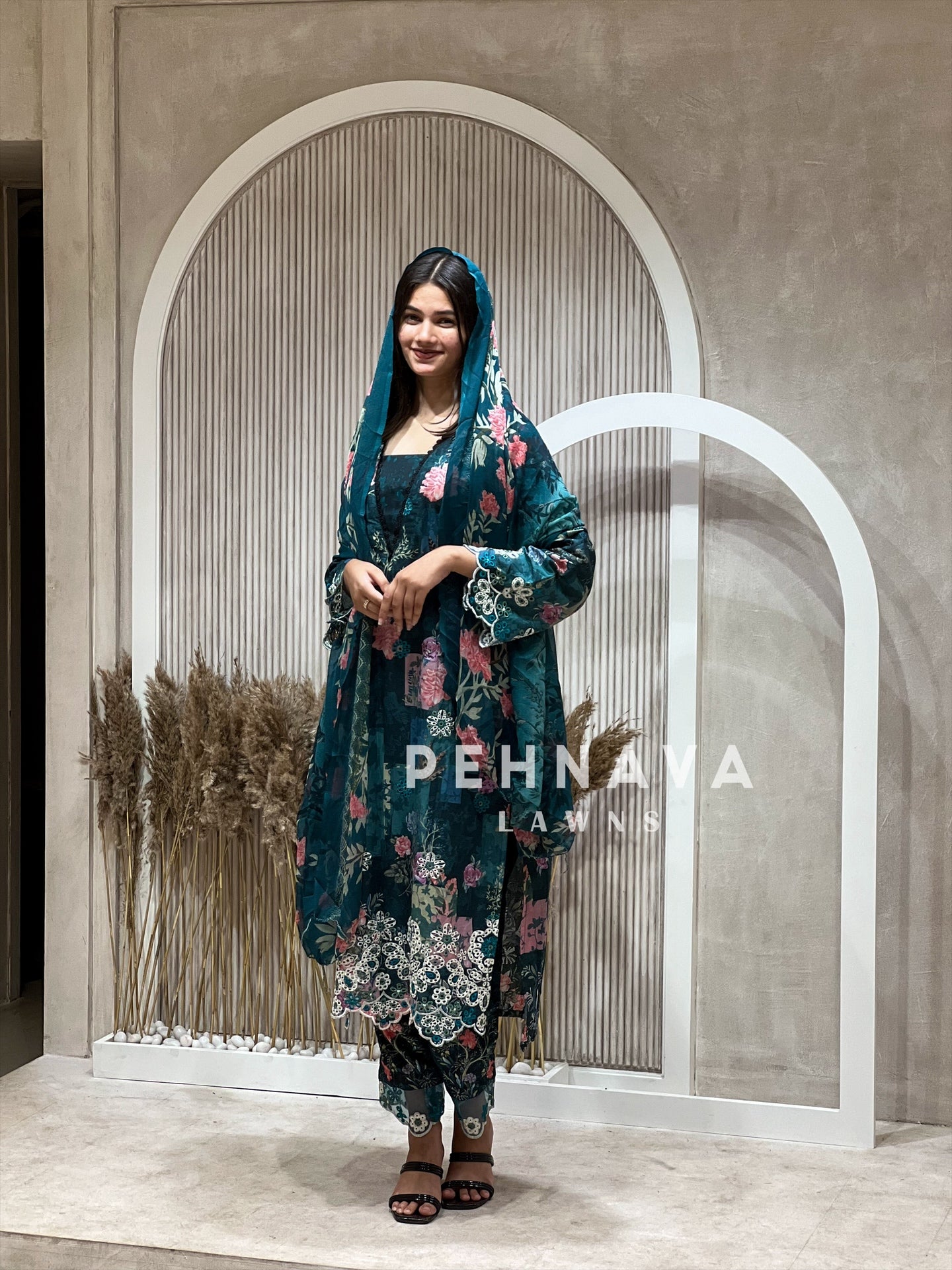 Floral embroidered suit with chiffon dupatta - 3122