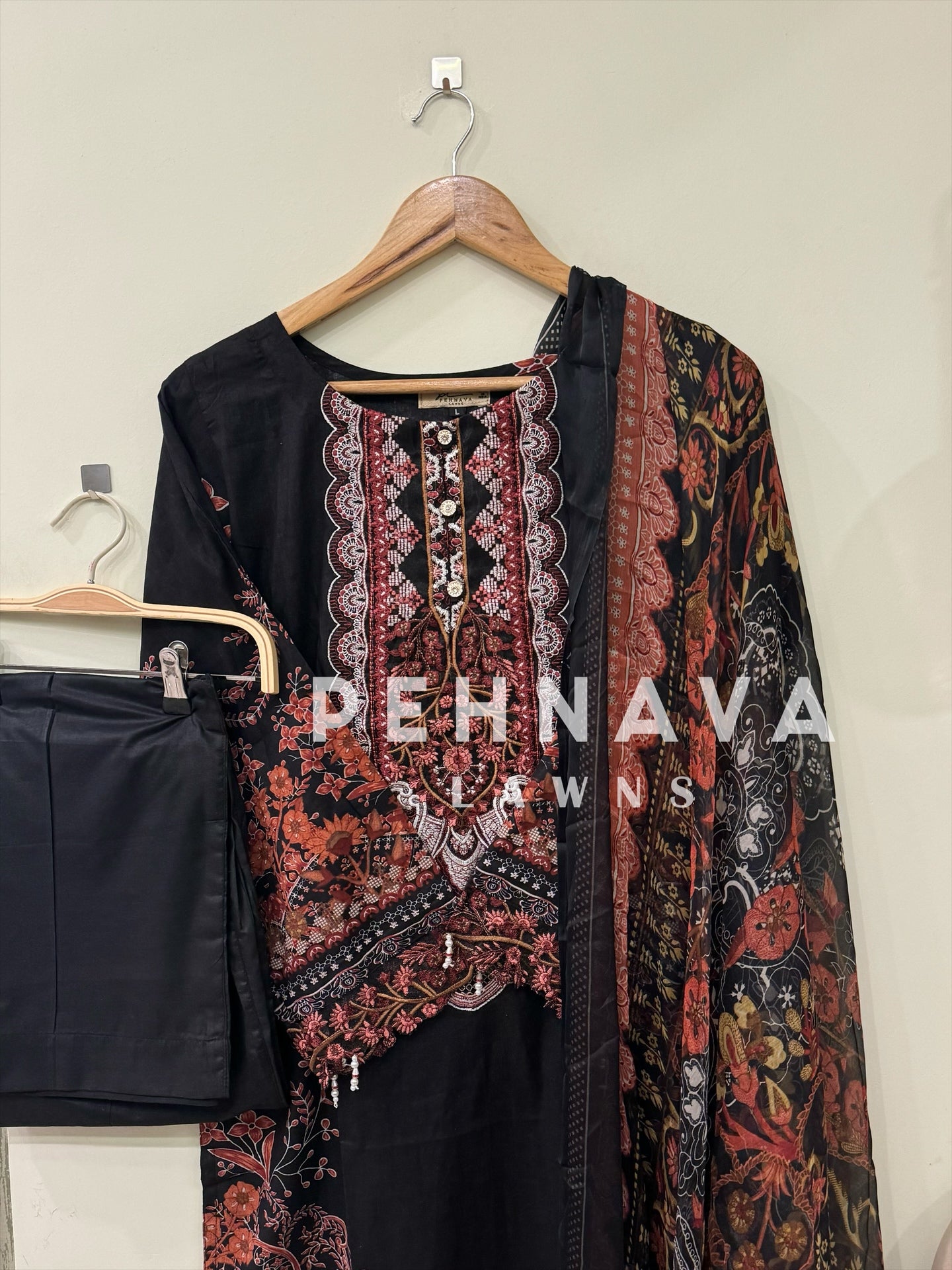 Beautiful printed suit with chiffon dupatta-6005