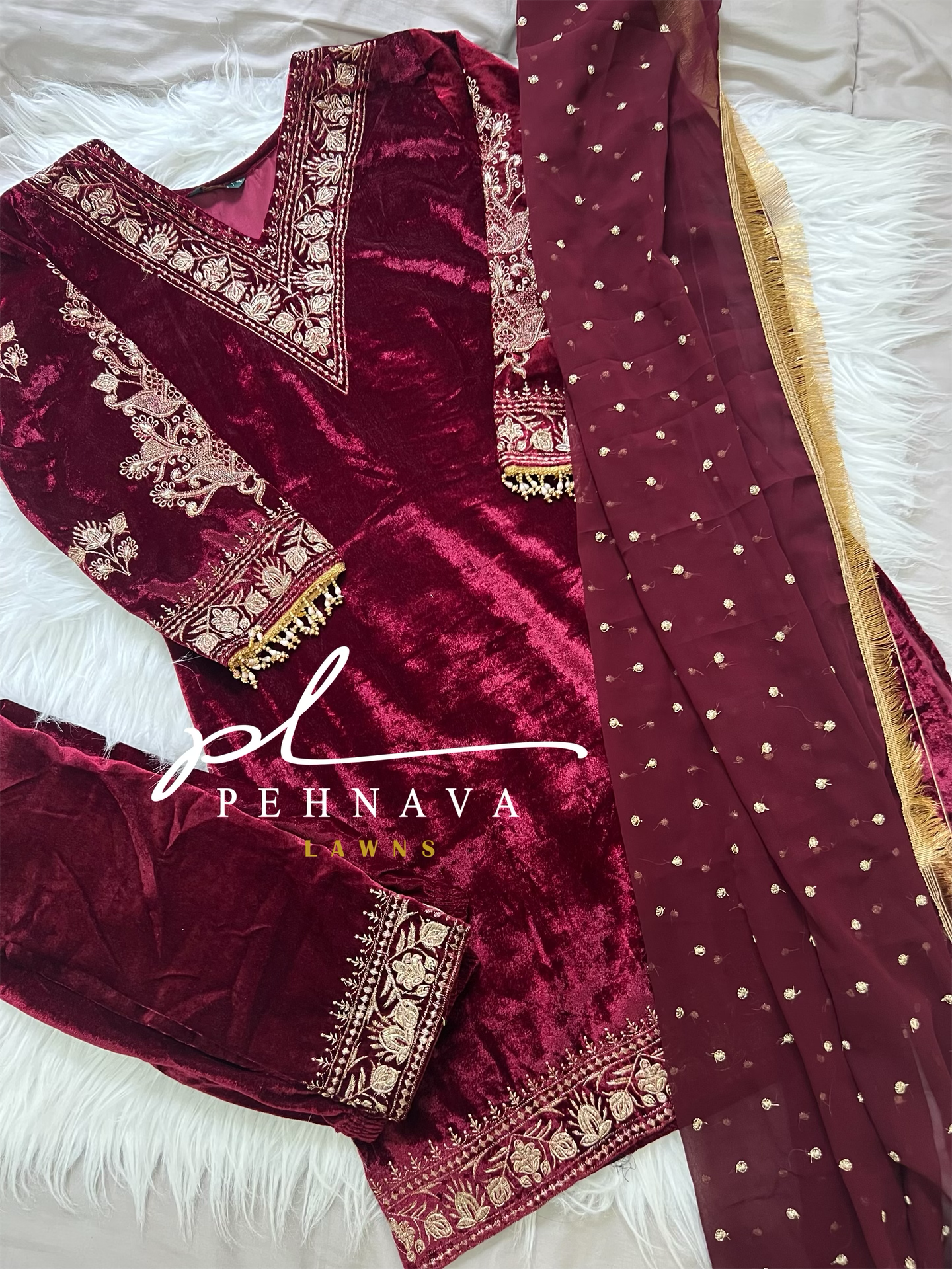 Embroidered velvette suit -maroon,green