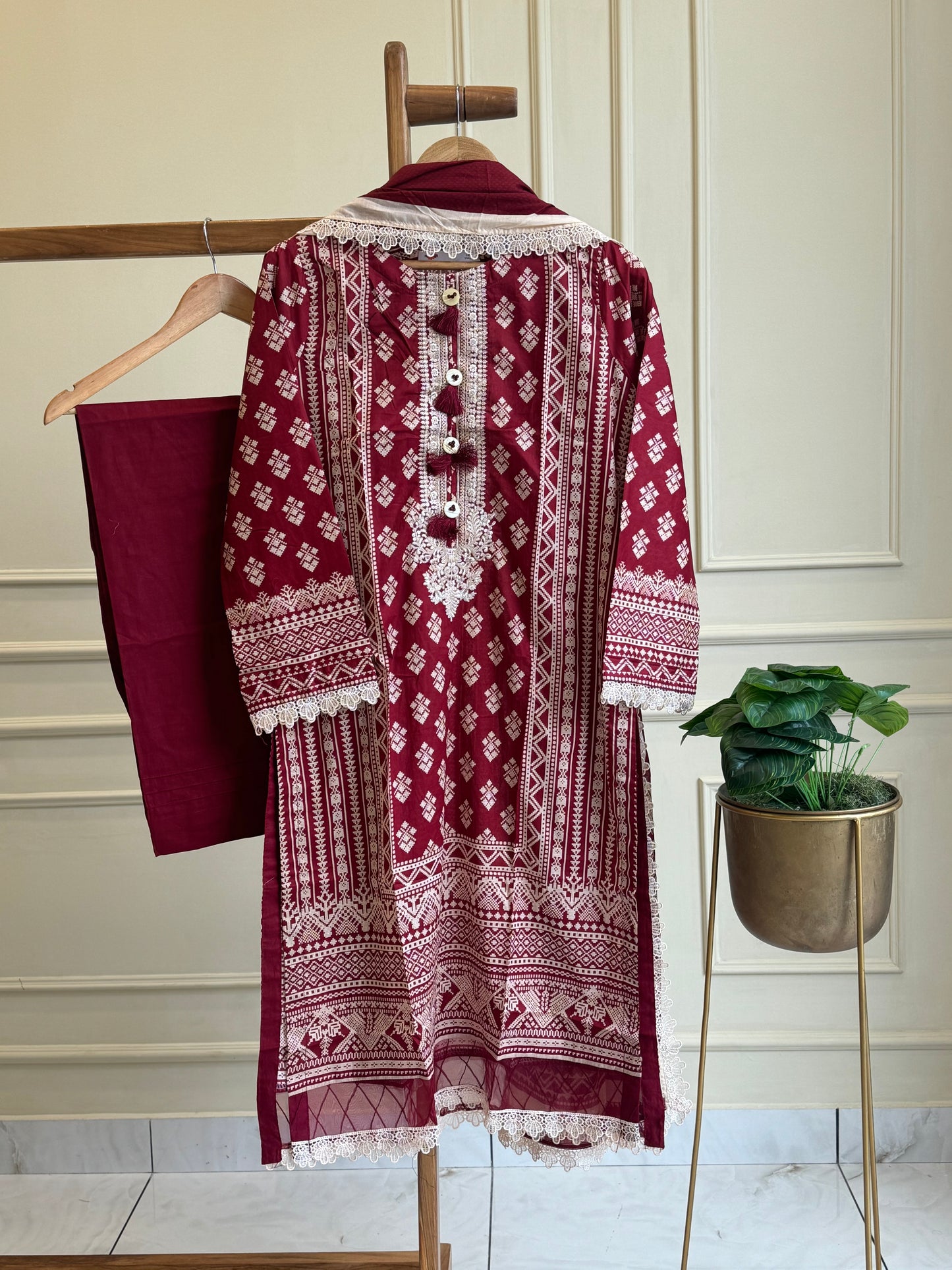 Khaadi Classic Embroidered Lawn Suit –Red floral size S