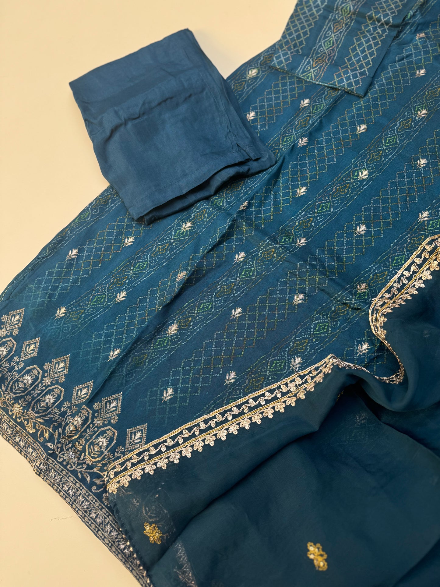 Russian jacquard suit with organza dupatta