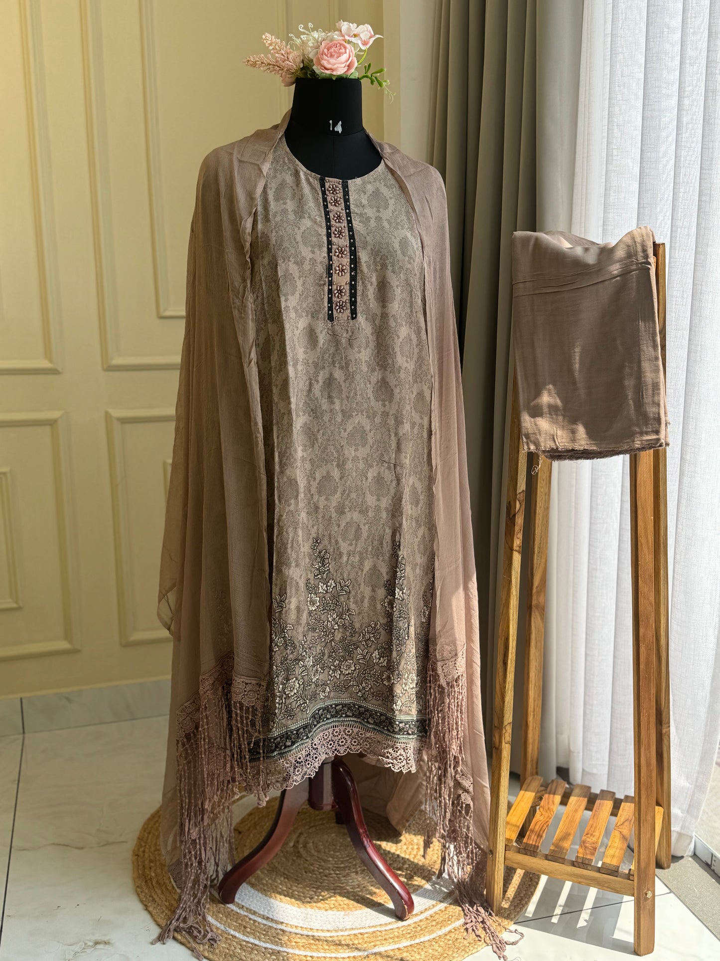 Pure muslin suit with chiffon dupatta with lace detailing