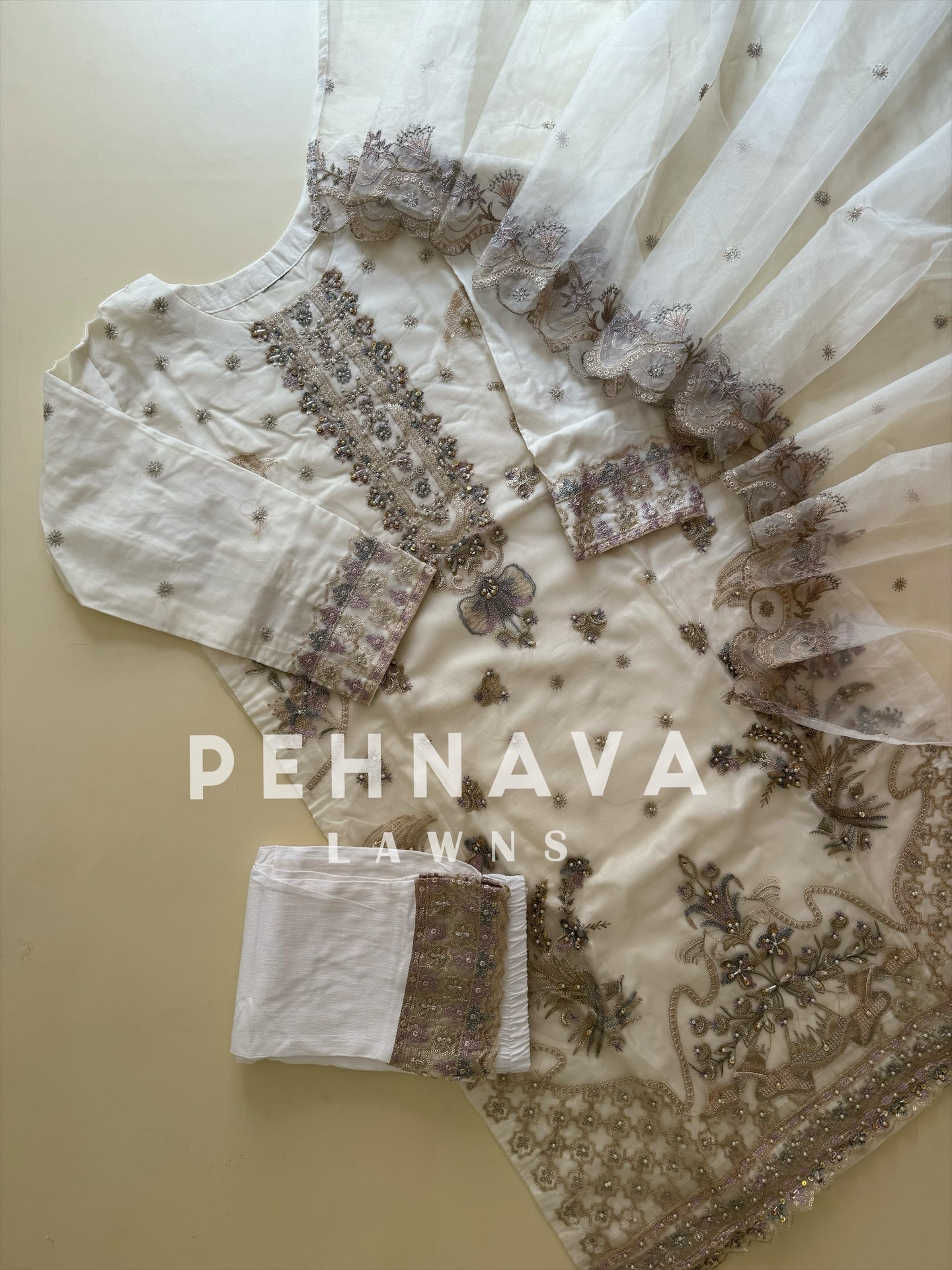 organza embroidered suit-white