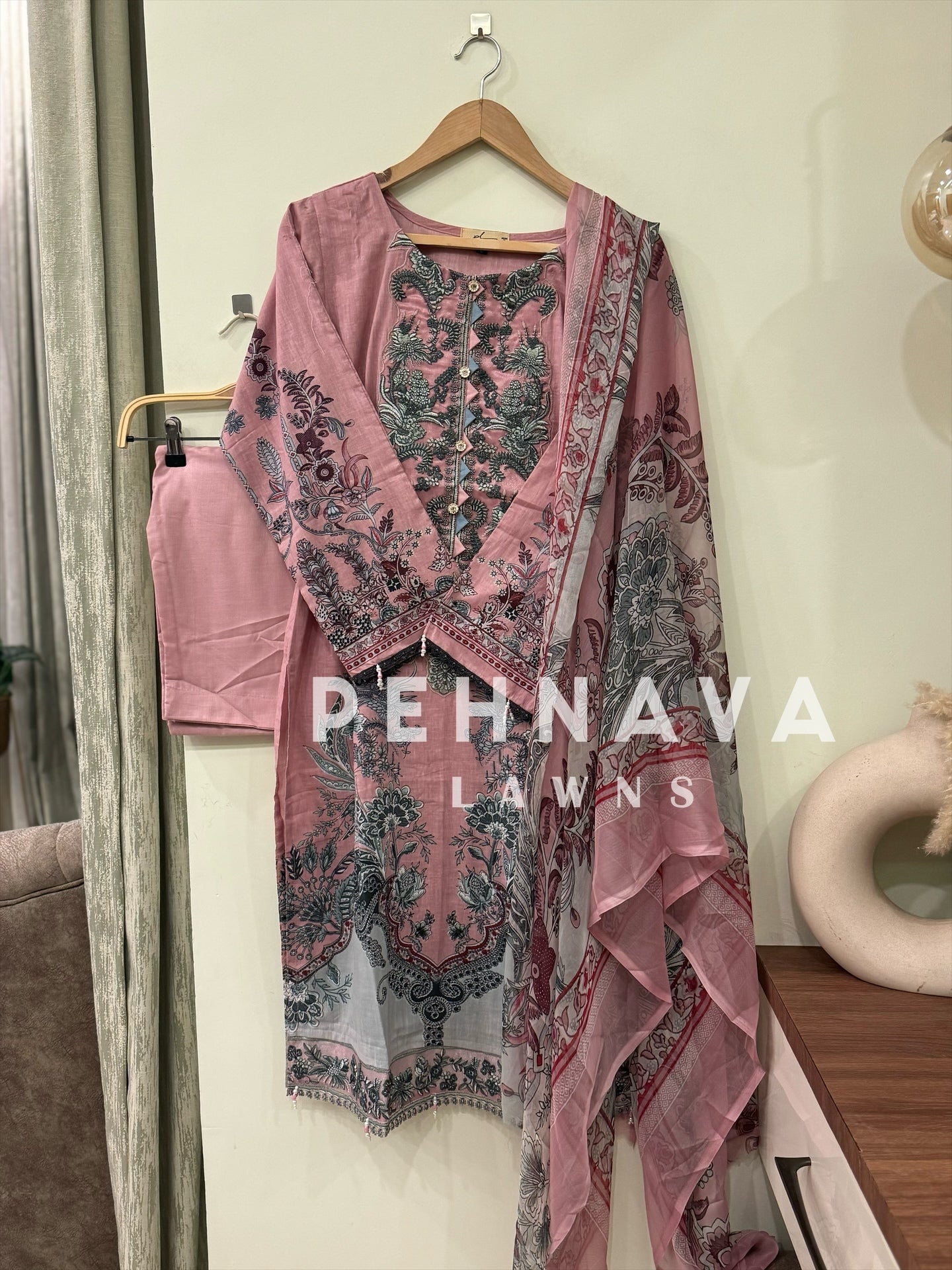 Beautiful printed suit with chiffon dupatta-6003