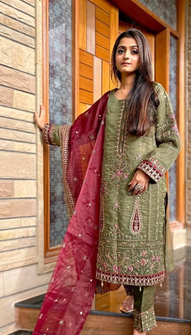 Organza embroidered suit-green