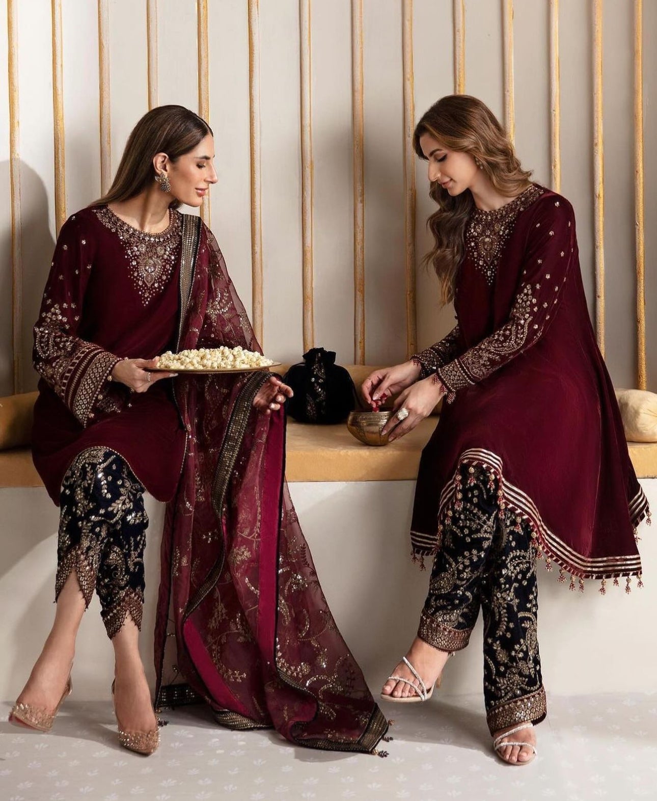 Embroidered velvette suit -3284