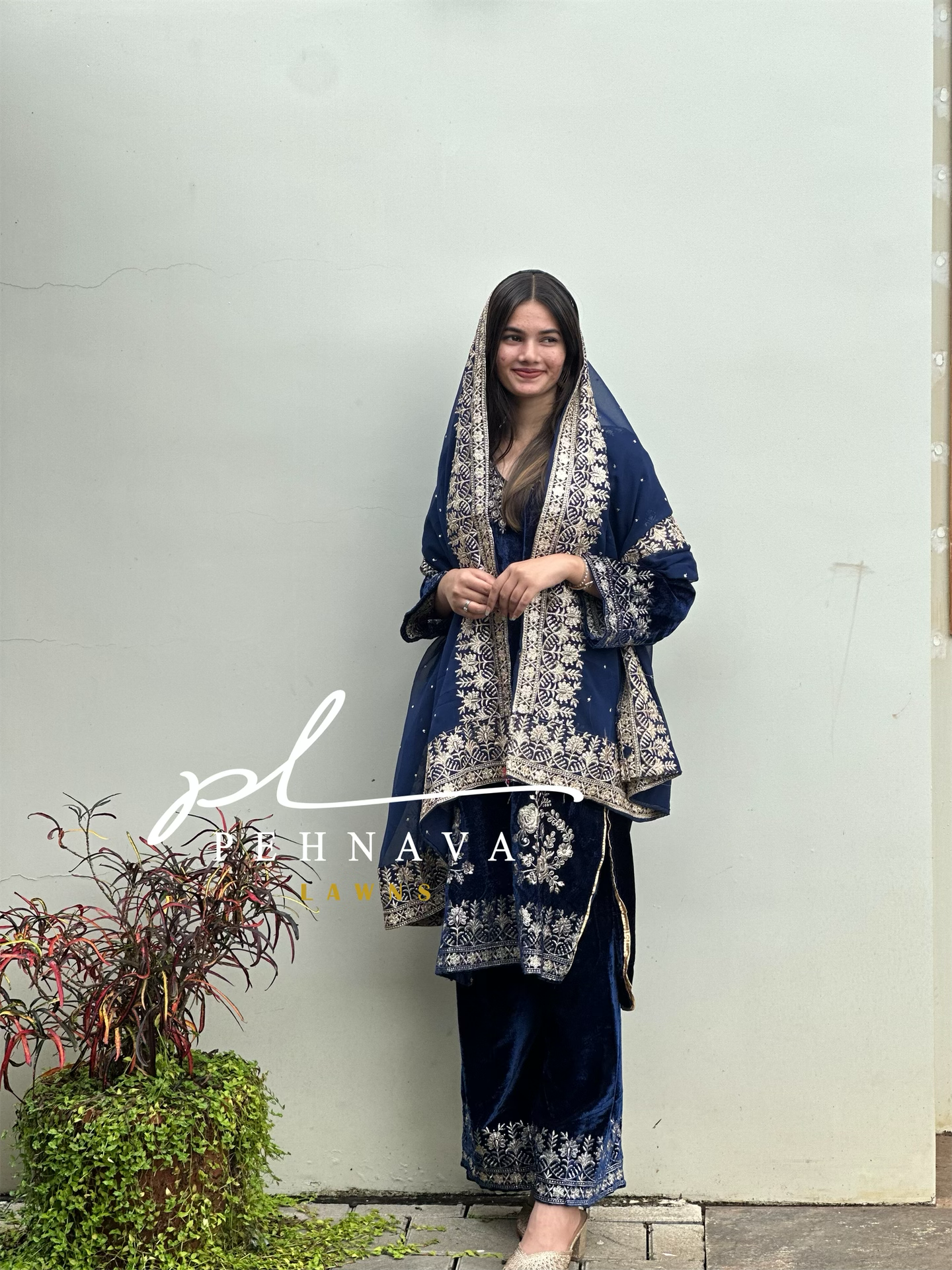 Embroidered velvette suit -blue