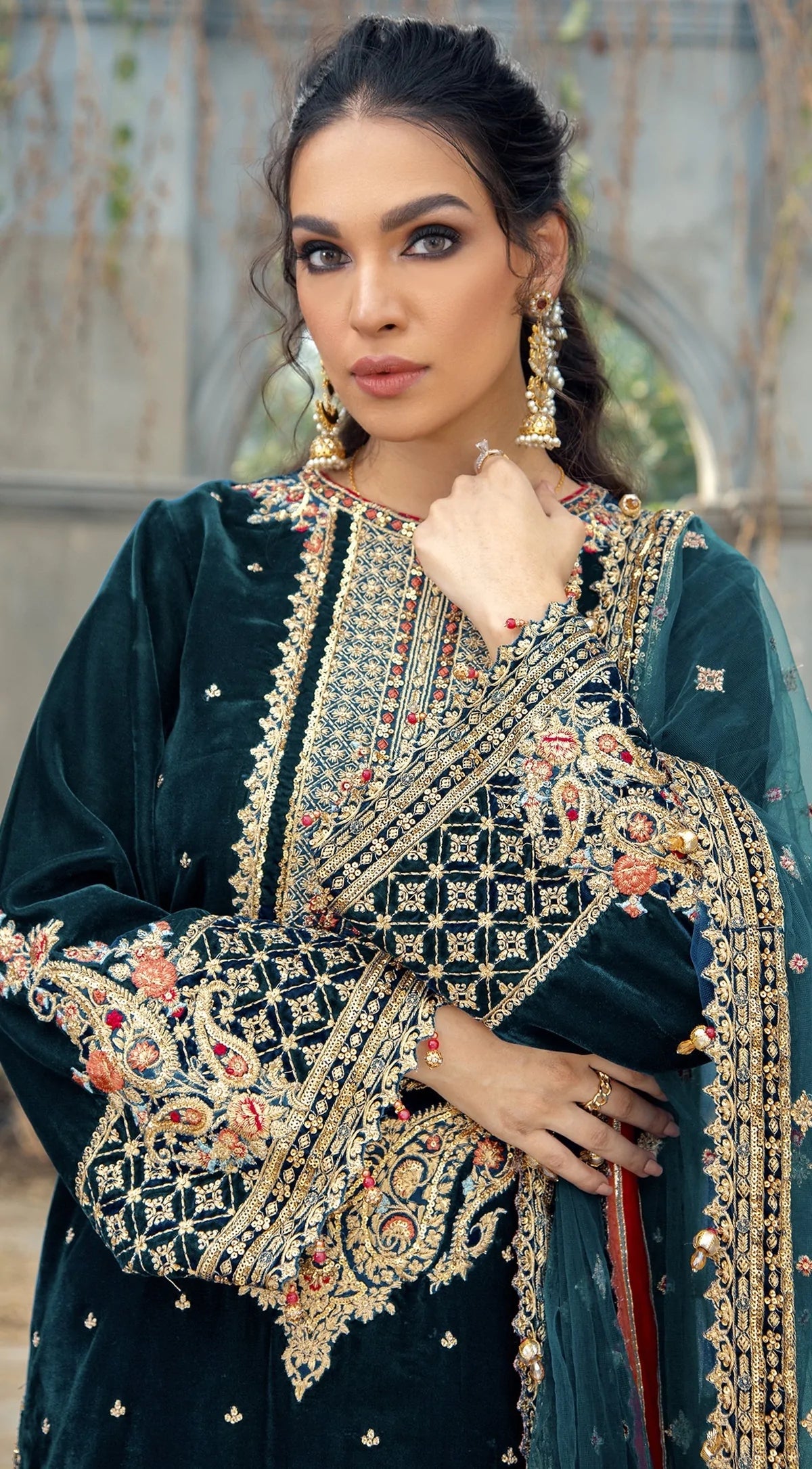 Embroidered velvette suit -1208