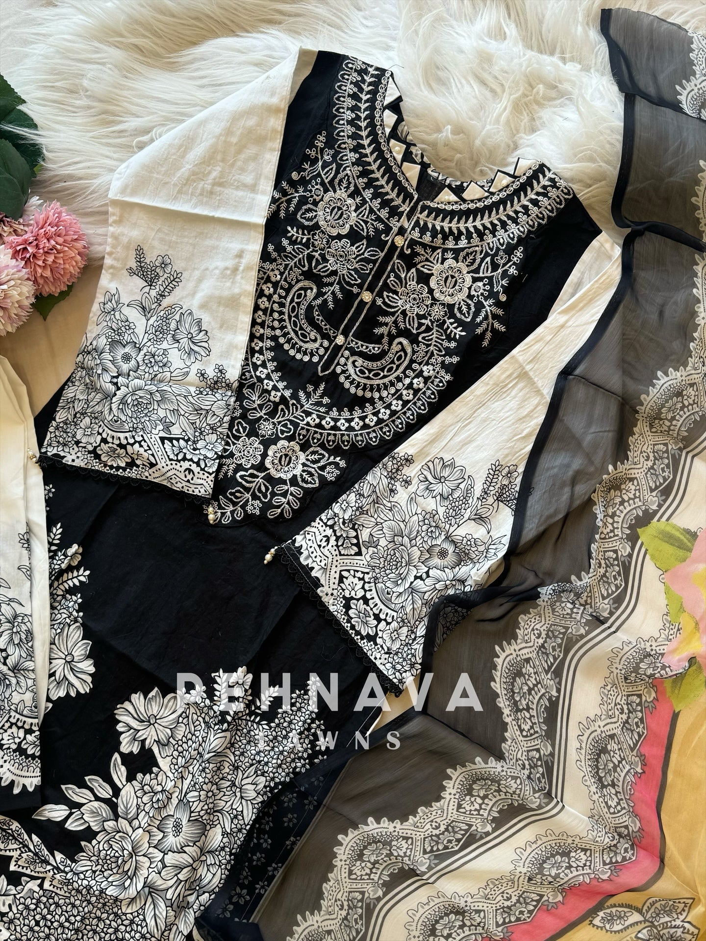 Printed casual suit with chiffon dupatta- ez B/W