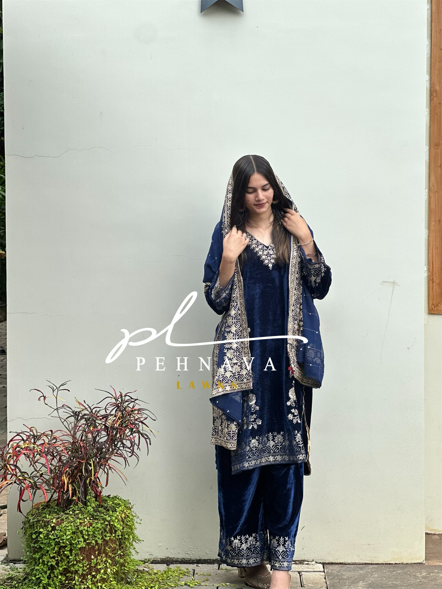 Embroidered velvette suit -blue