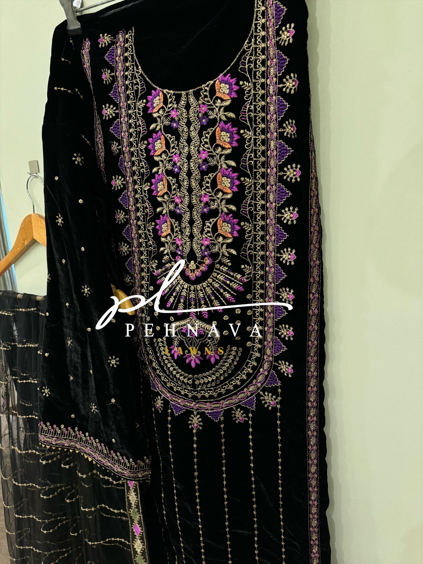 Embroidered velvette suit -12101