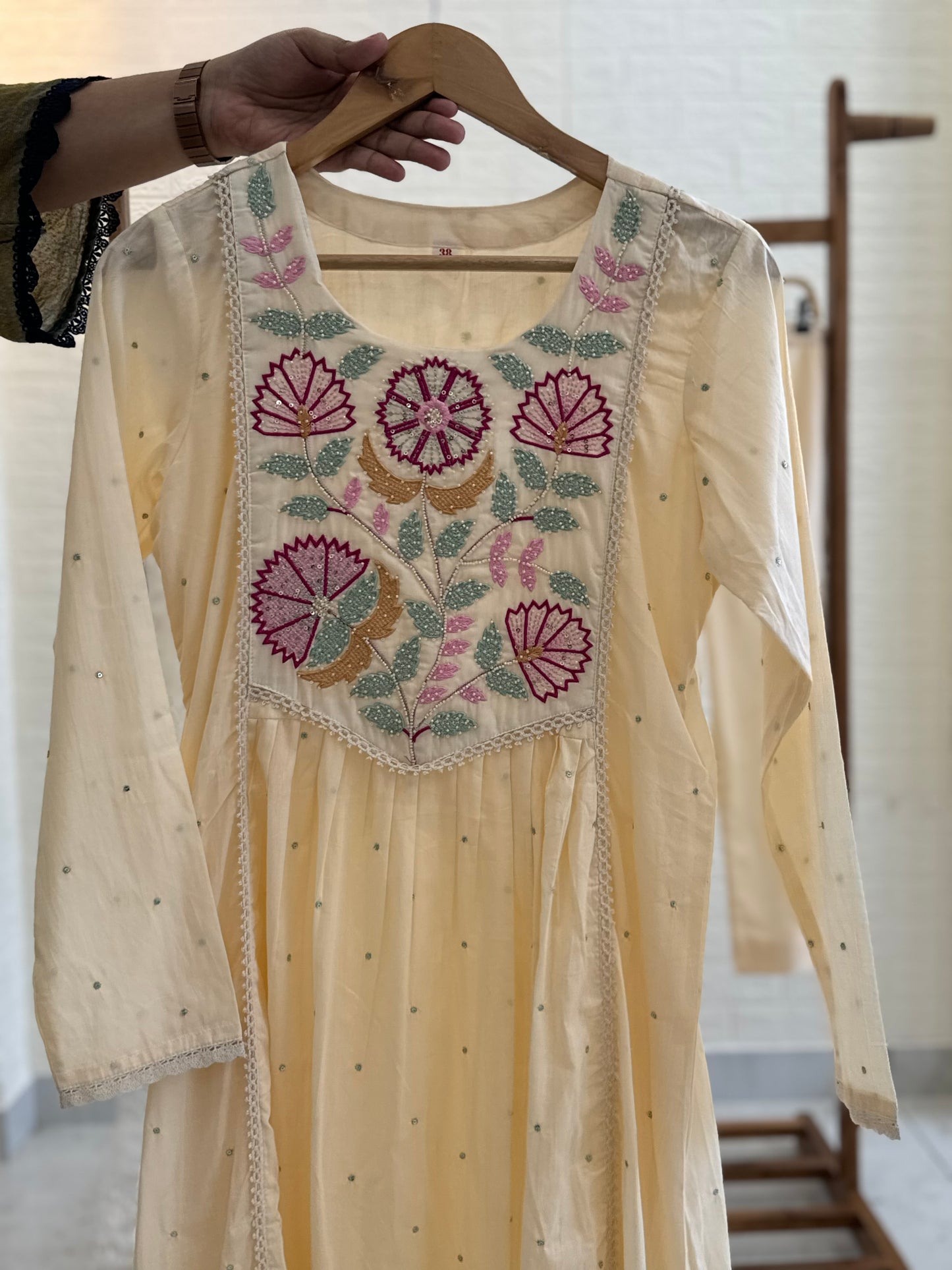 Cotton embroidered suit with beautiful handwork detaling-09