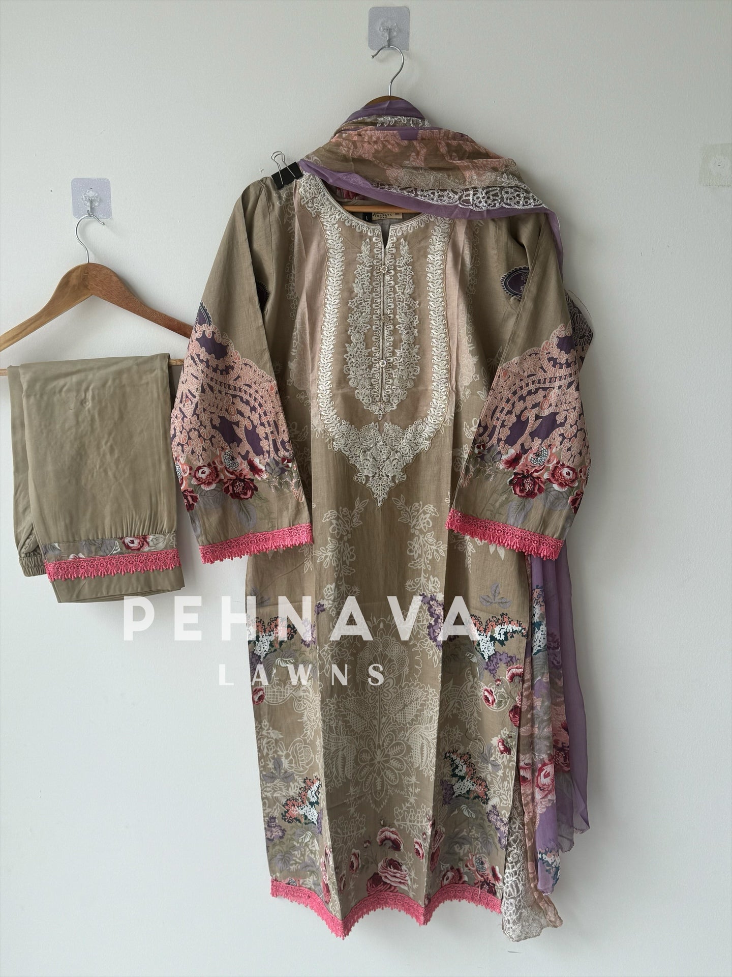 Printed casual suit with chiffon dupatta-1021