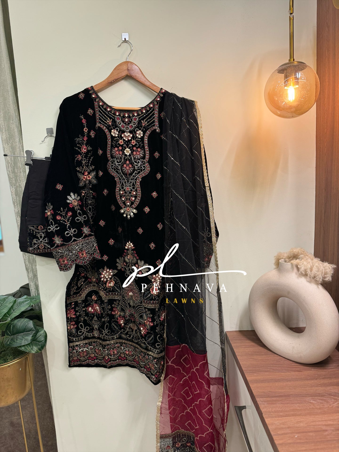 Embroidered velvette suit -1067