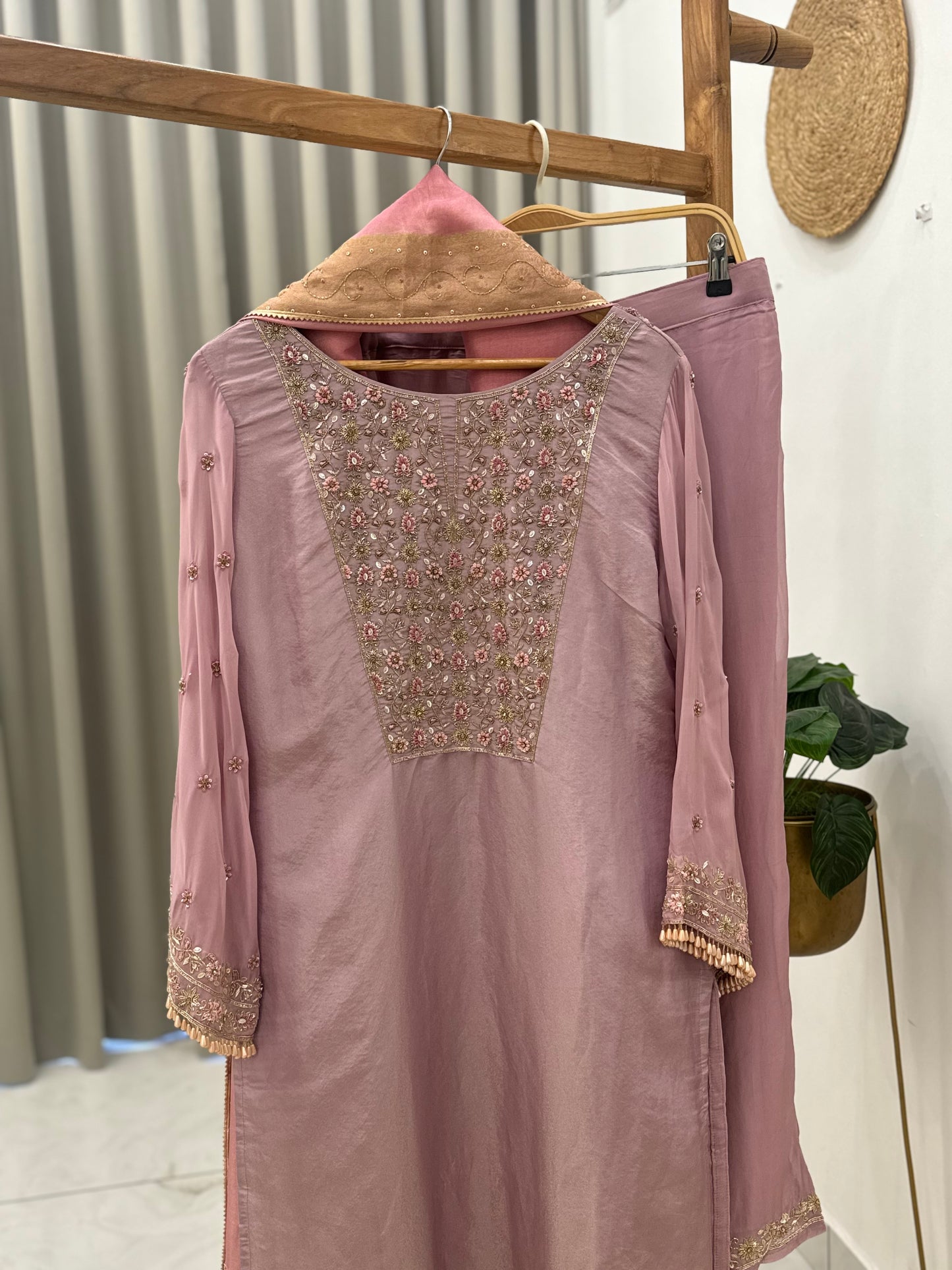 Pure Tissue hand embroidered suit with tissue dupatta H9669