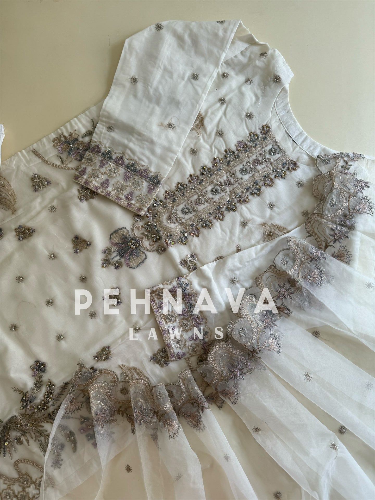 organza embroidered suit-white