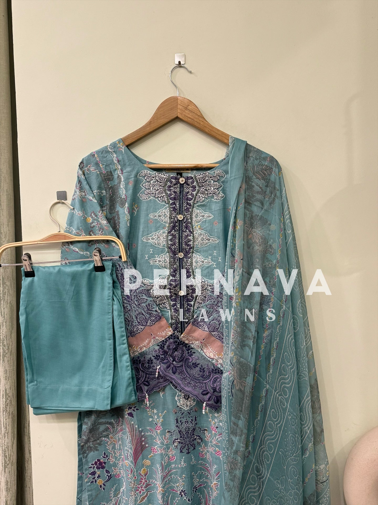 Beautiful printed suit with chiffon dupatta-6002