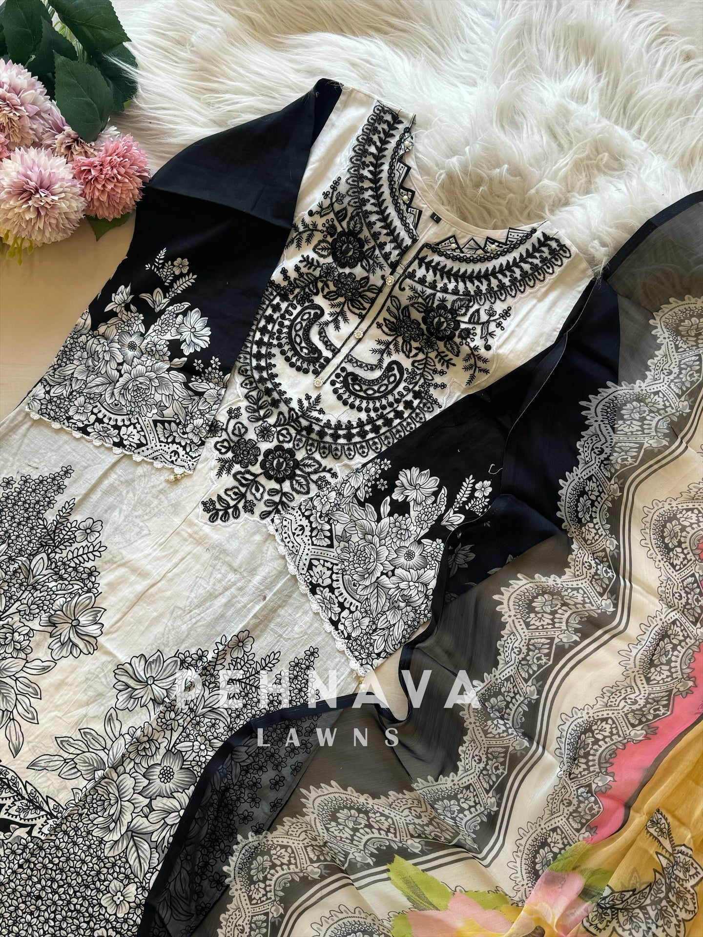 Printed casual suit with chiffon dupatta- ez B/W