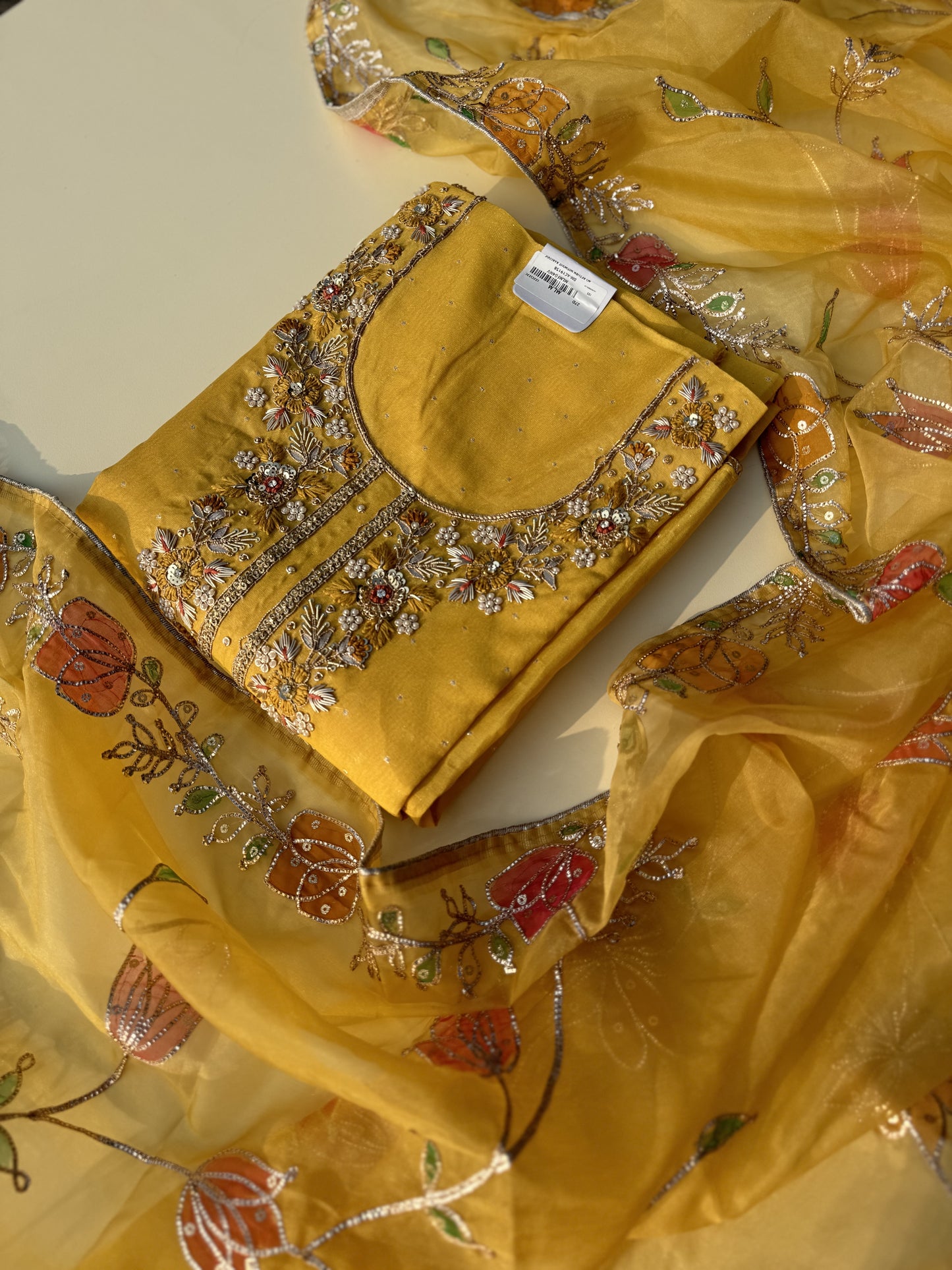 Premium tissue with organza dupatta