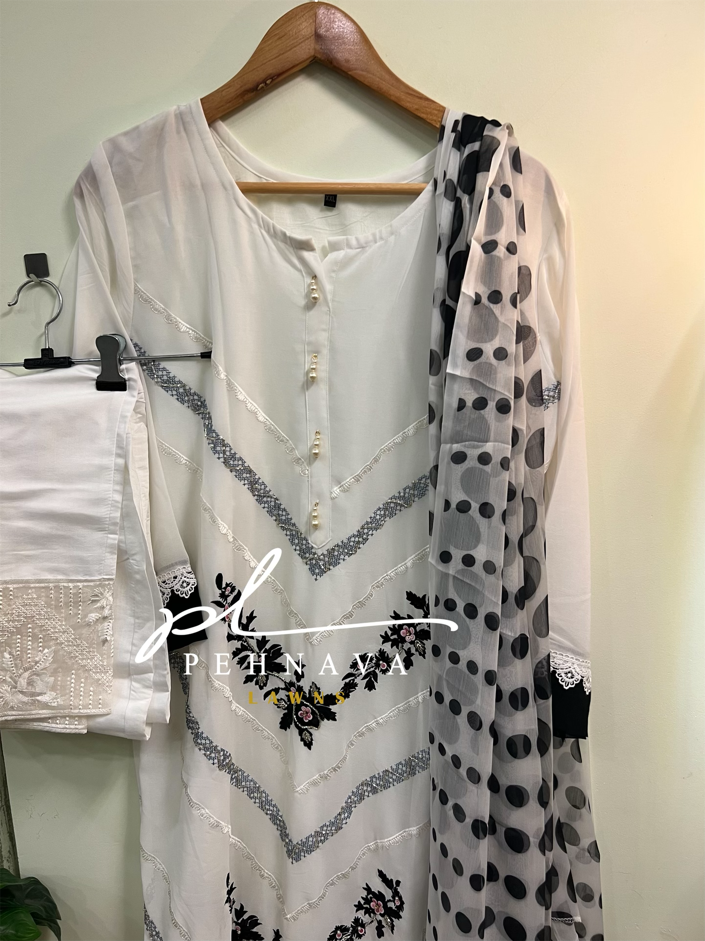 Embroidered georgette suit-black&white