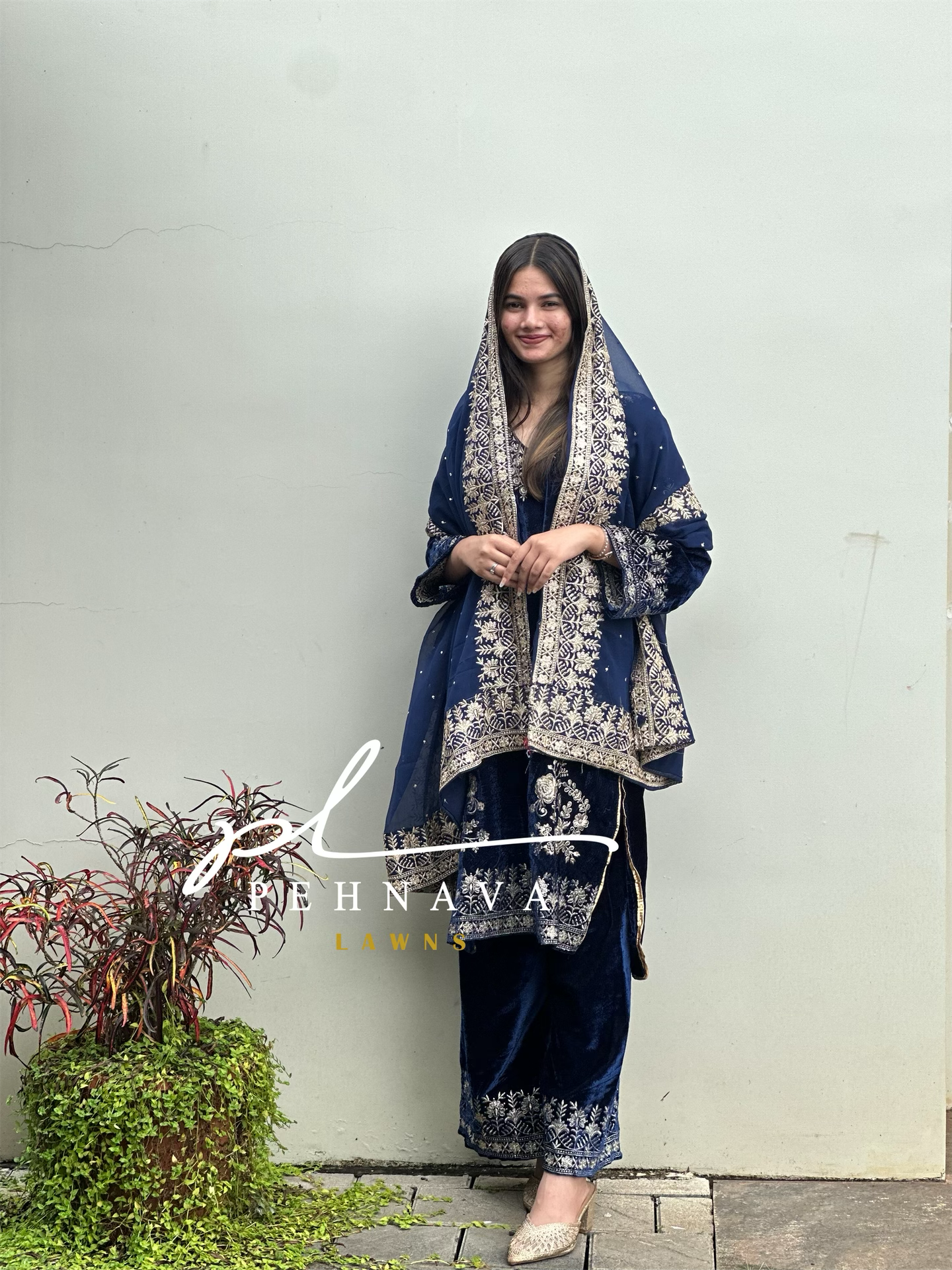 Embroidered velvette suit -blue