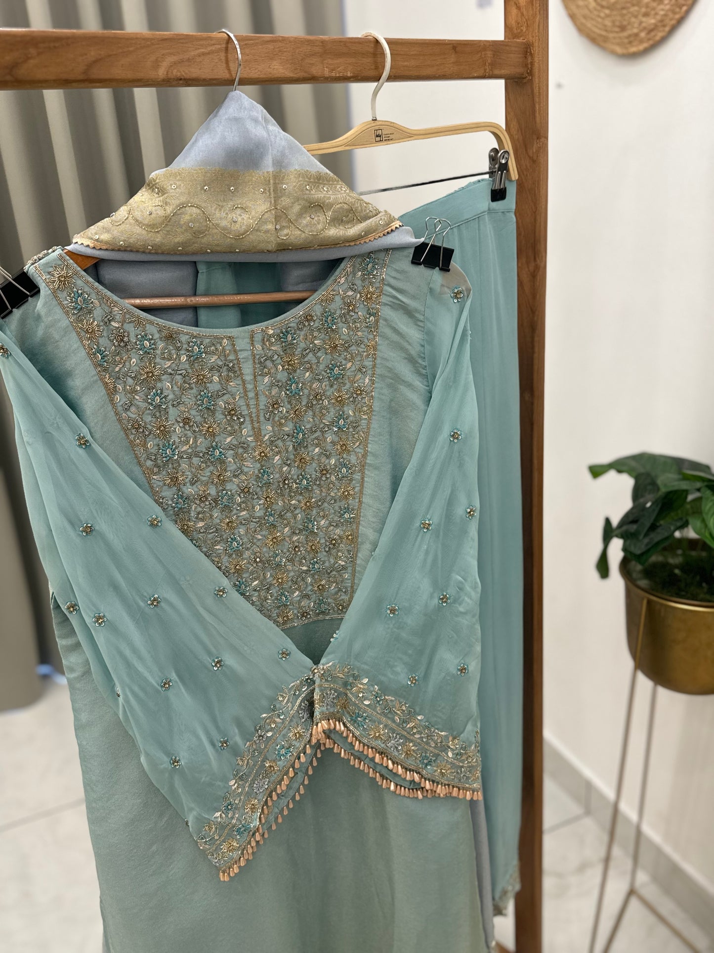 Pure Tissue hand embroidered suit with tissue dupatta H9669