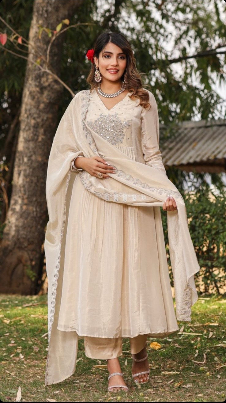 Tissue pleated suit with tissue scalloped dupatta