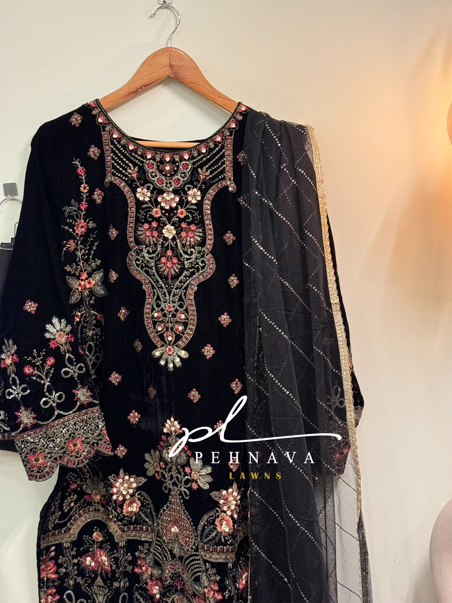 Embroidered velvette suit -1067