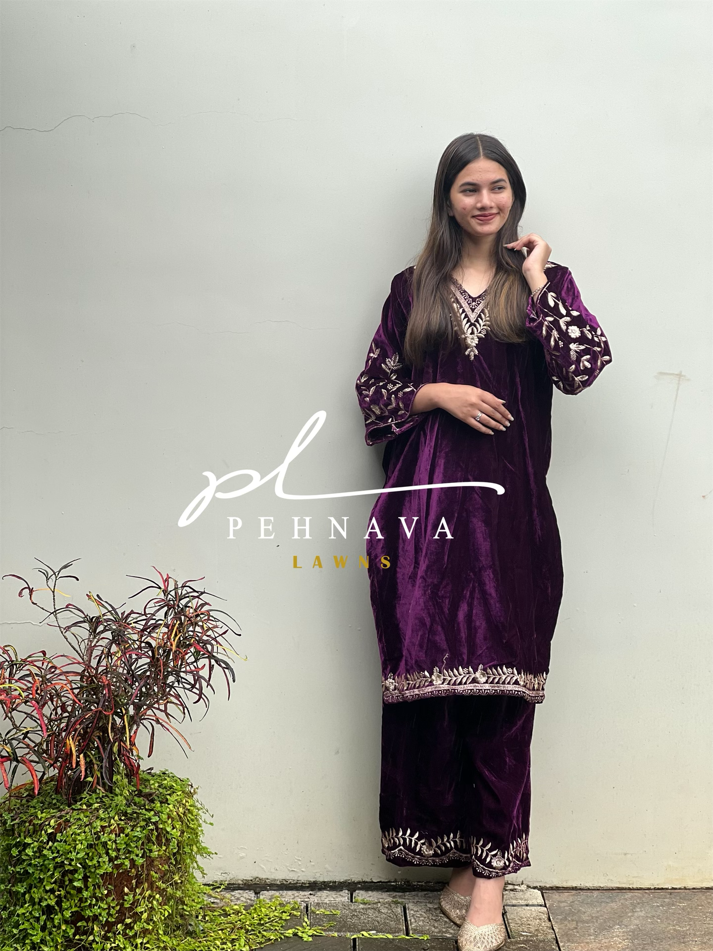 Embroidered velvette suit -purple