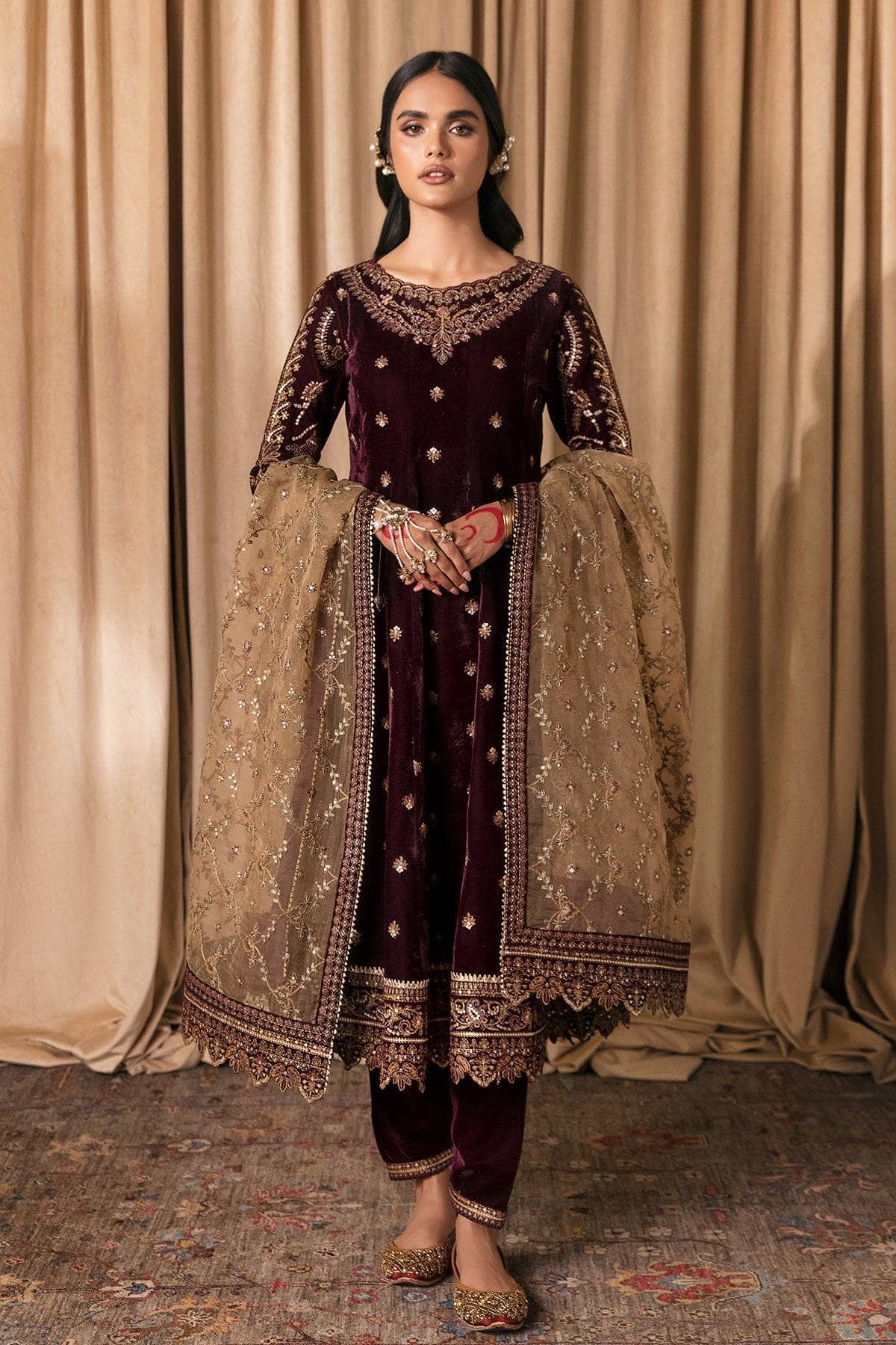 Embroidered velvette suit-1458