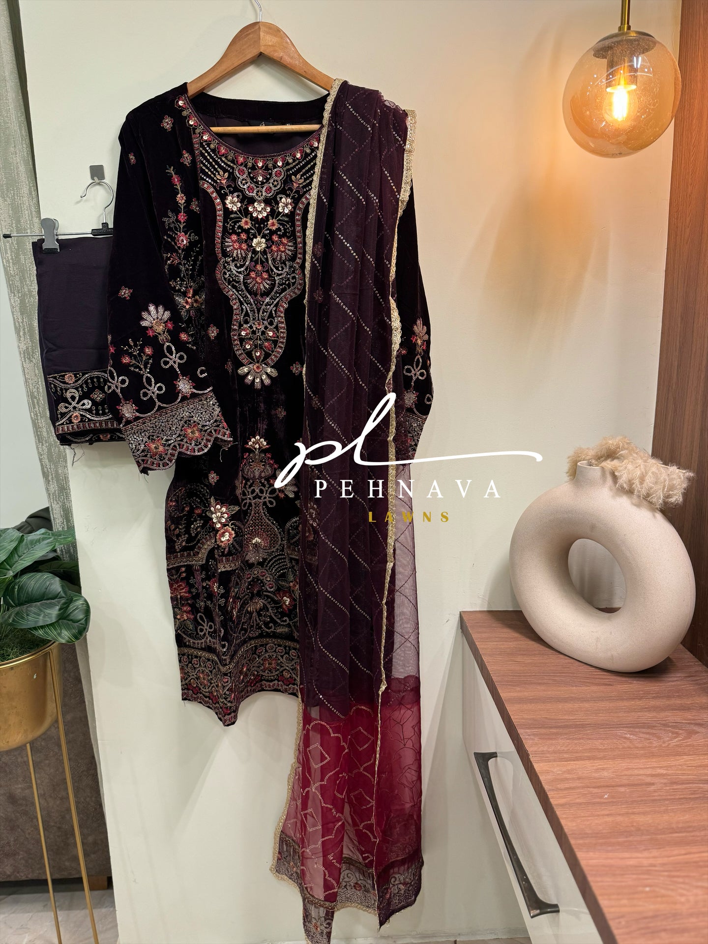 Embroidered velvette suit -1067