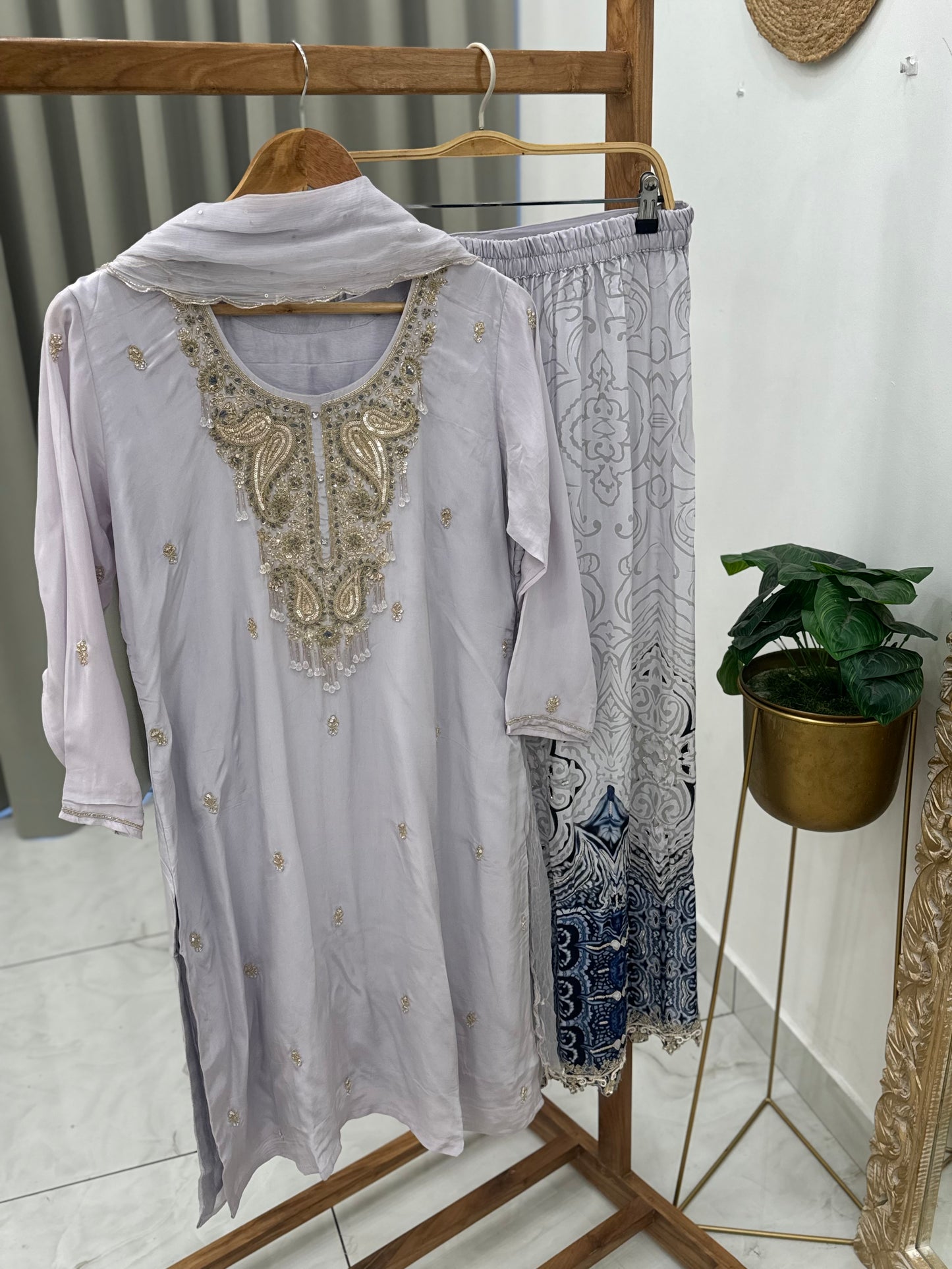 Pure crepe hand embroidered suit with printed Palazzo H9945