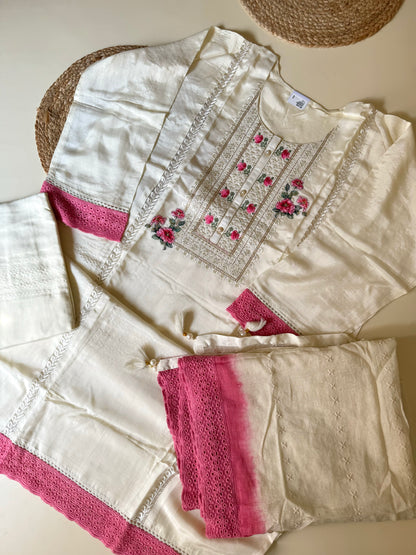 Muslin with embroidered neck and crochet