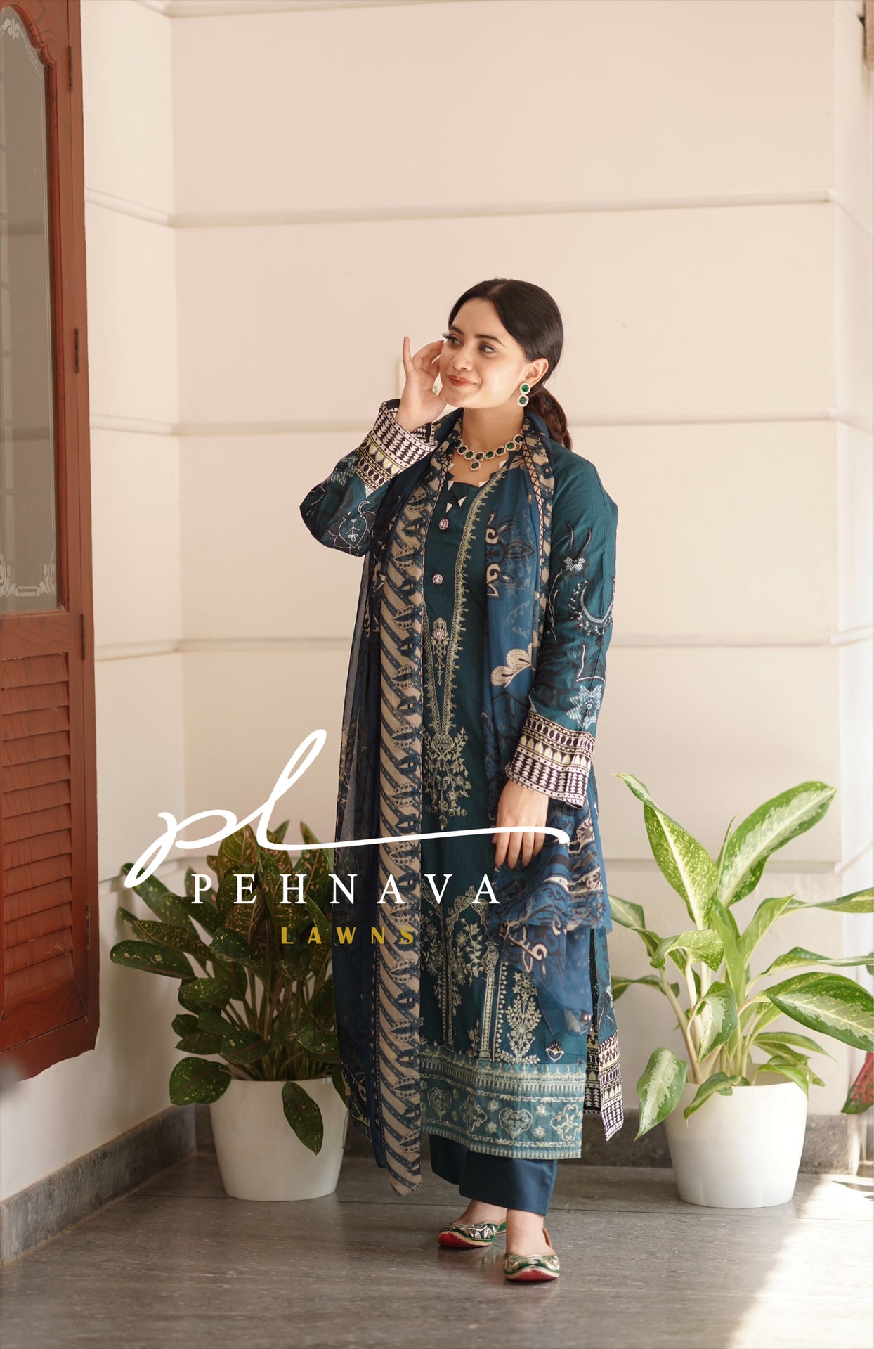 Embroidered cotton suit with chiffon dupatta -  3375