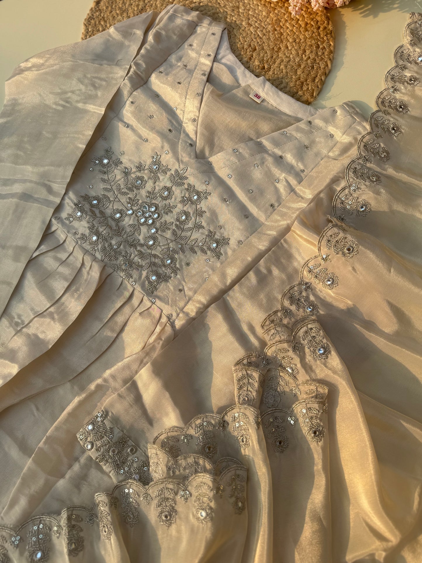 Tissue pleated suit with tissue scalloped dupatta