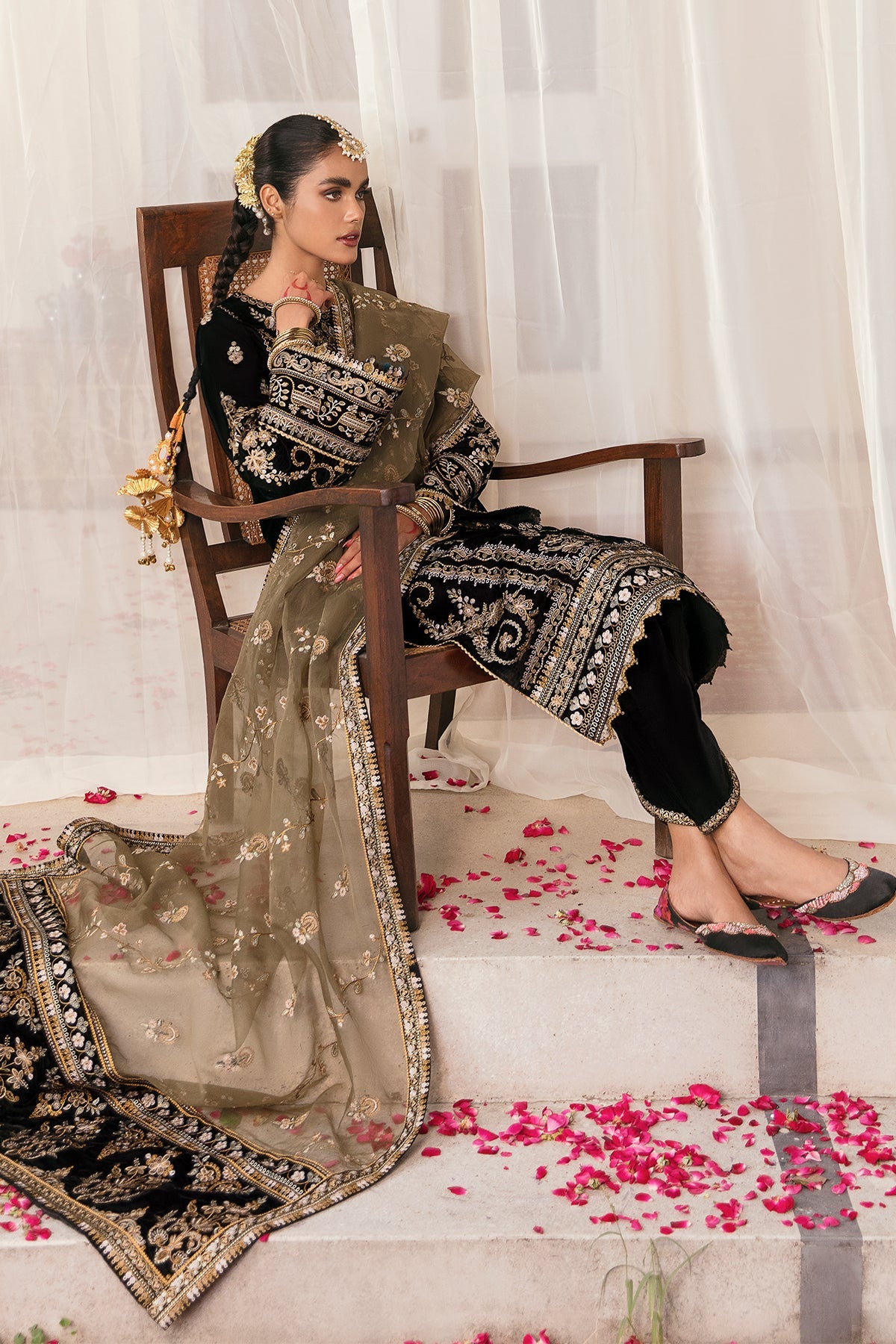 Embroidered velvette suit-1456