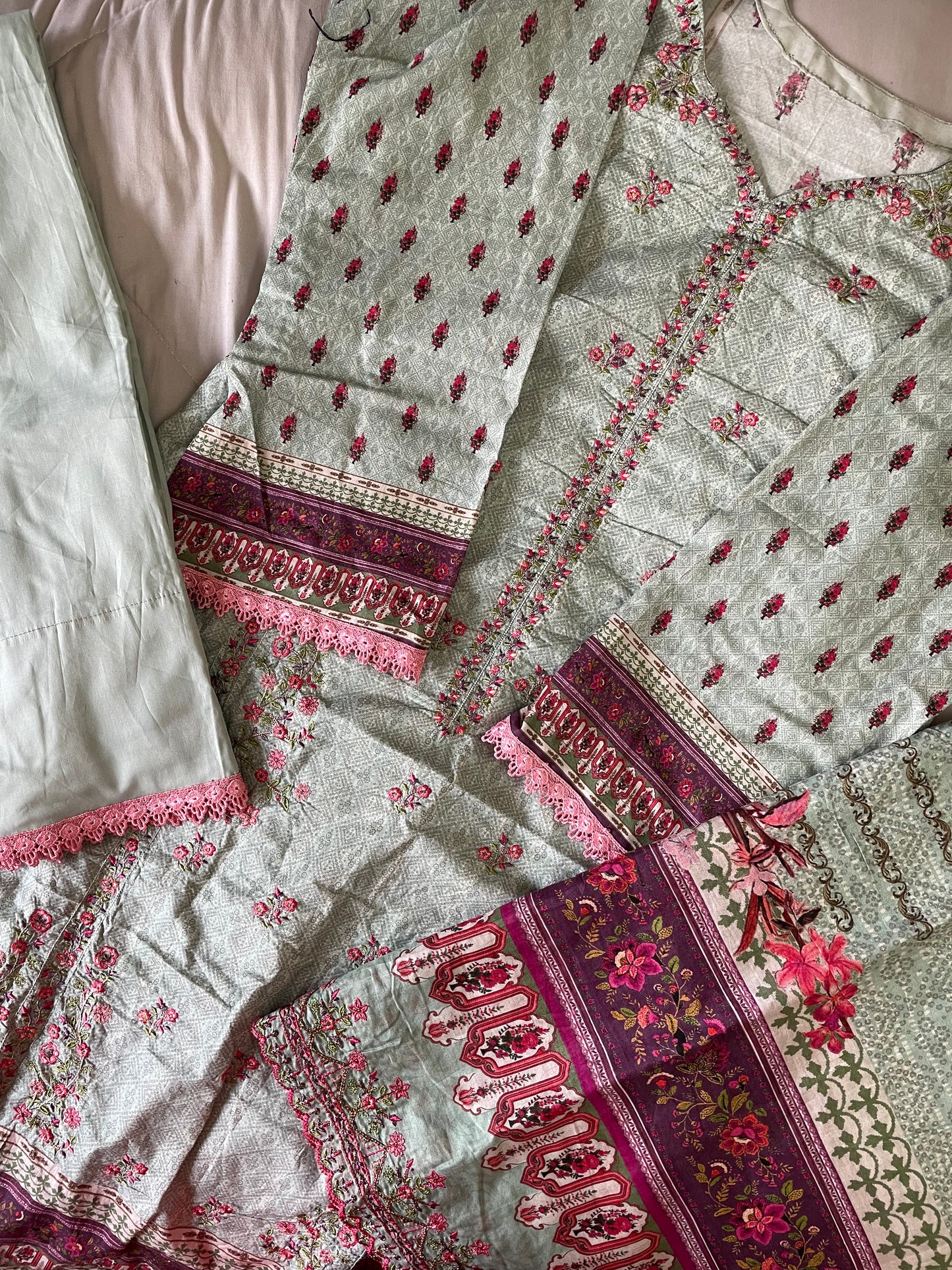 Binsaeed embroidered lawn - Pehnava Lawns